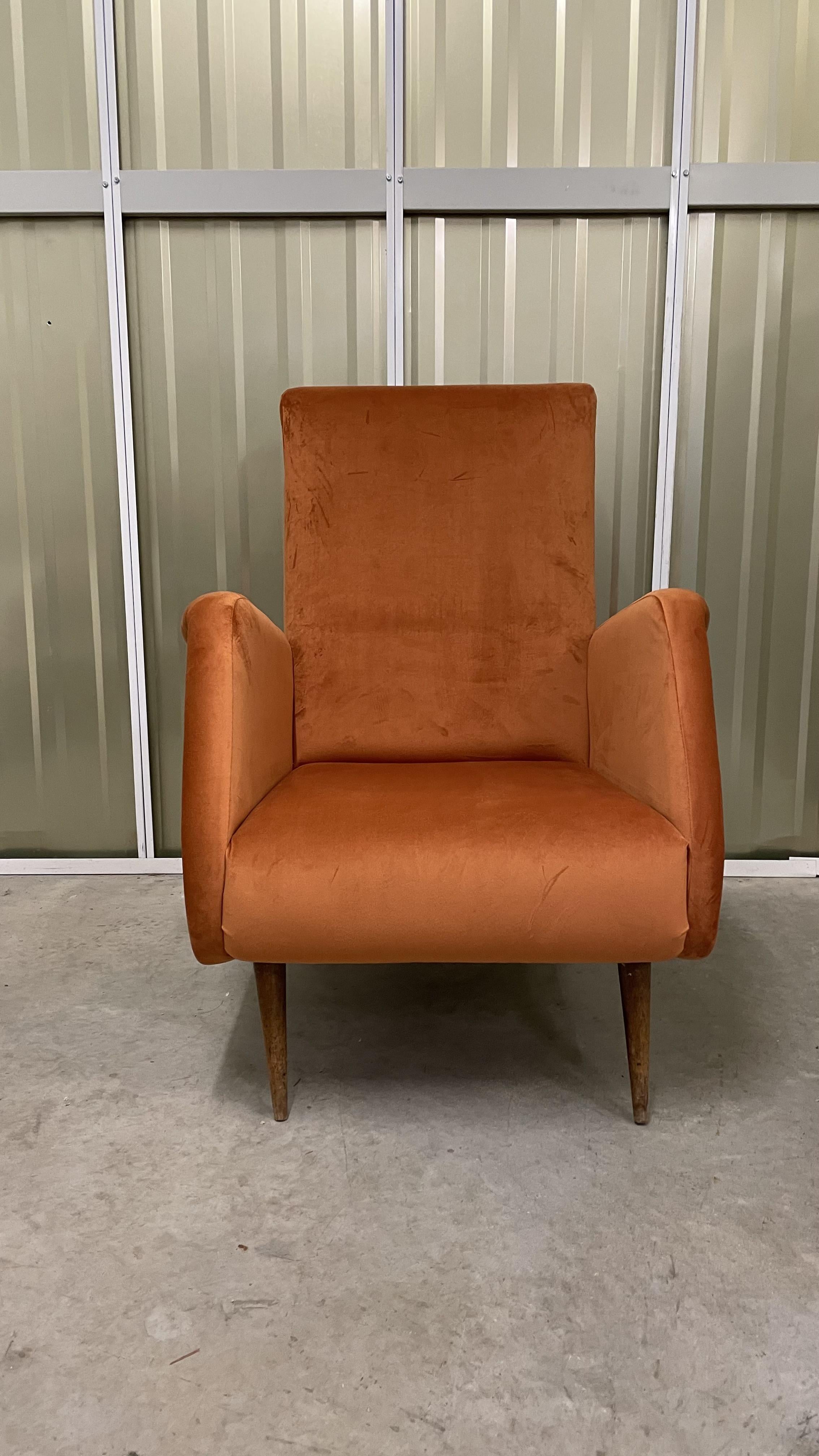 Italian vintage armchair of the 60s completely redone in a velvet Orange Curry. Absolutely sublime This chair is very comfortable and offers a high back. Tapestry redone with a fabric of very beautiful invoice. A pair is available.