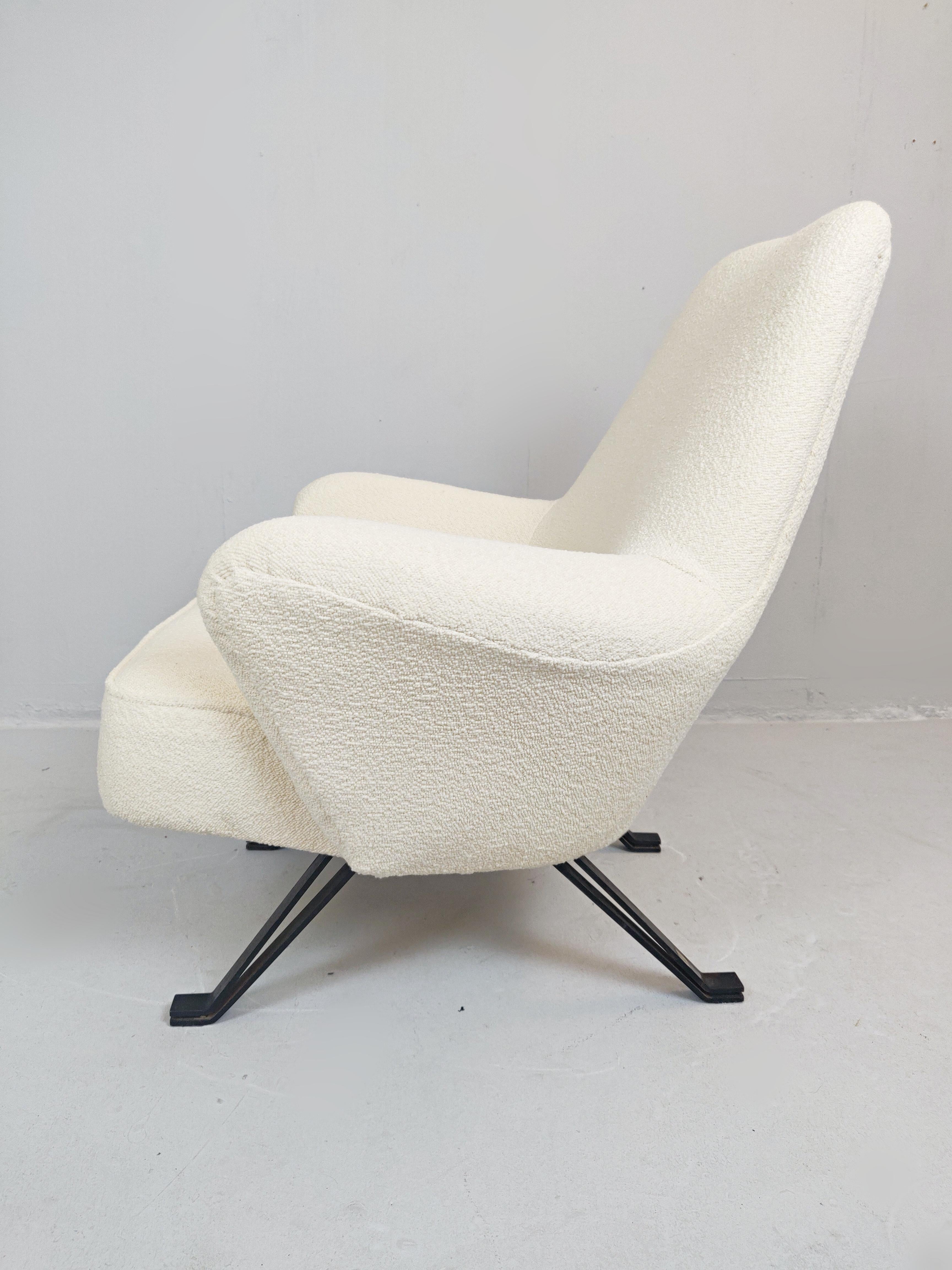 Italian Armchair by Formanova, New Upholstery In Good Condition In Brussels, BE