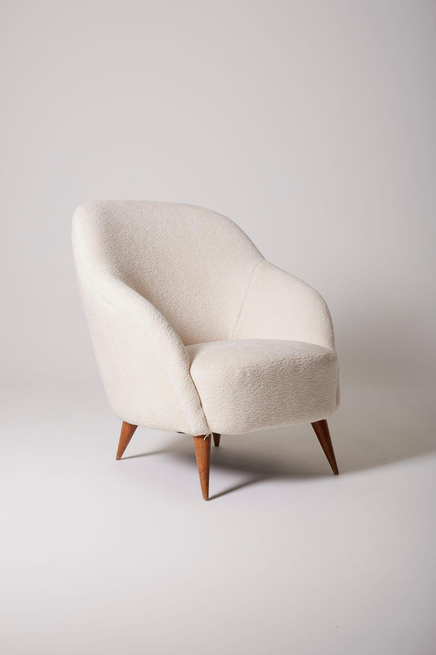 Italian armchair For Sale 2