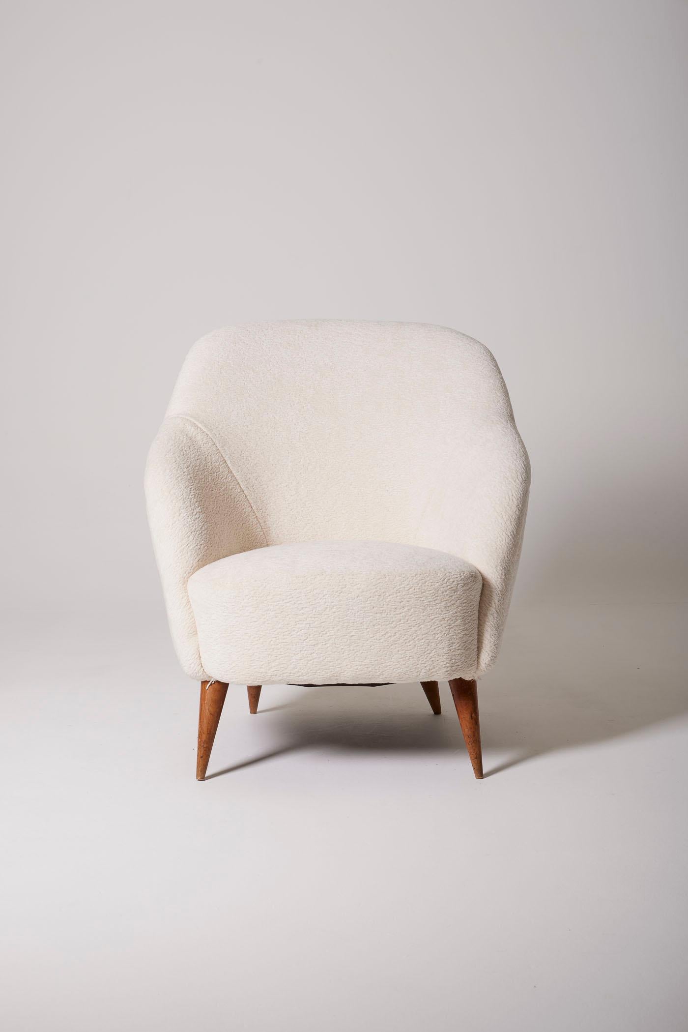 Italian armchair For Sale 3