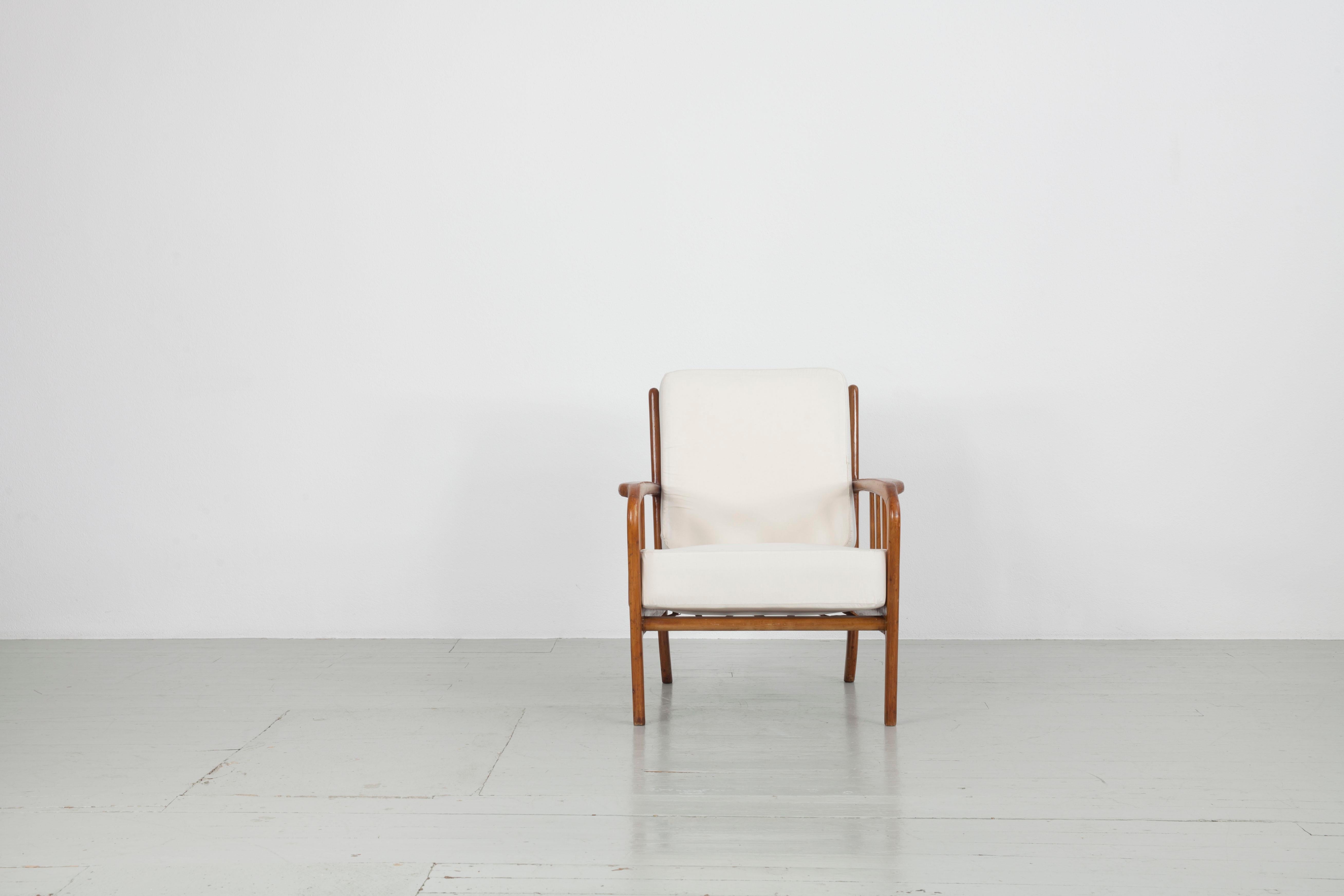 Mid-Century Modern Italian Armchair from the 40s in the Style of Paolo Buffa For Sale