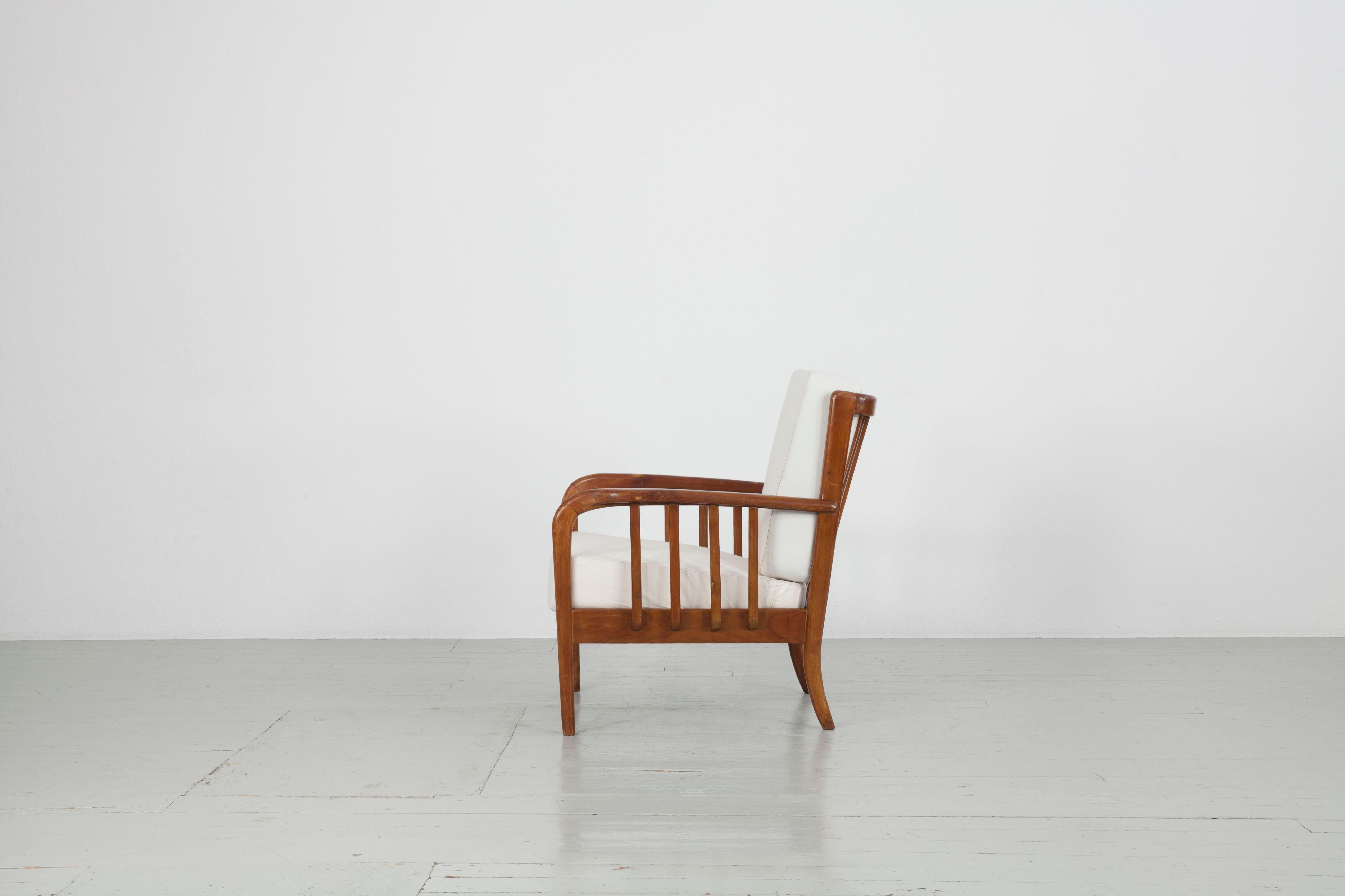 Fauteuil italien des années 40 dans le style de Paolo Buffa en vente 1