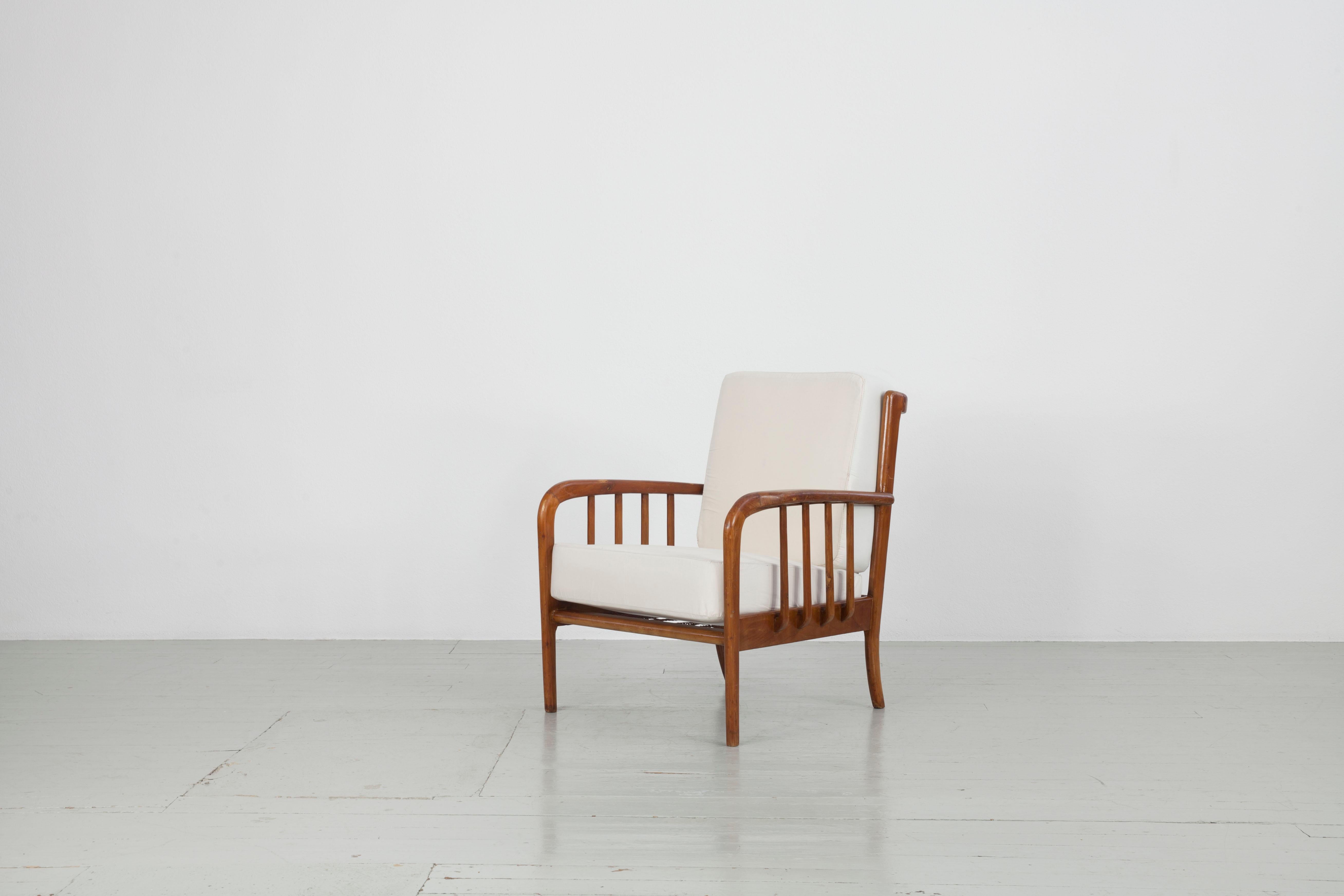 Fauteuil italien des années 40 dans le style de Paolo Buffa en vente 2