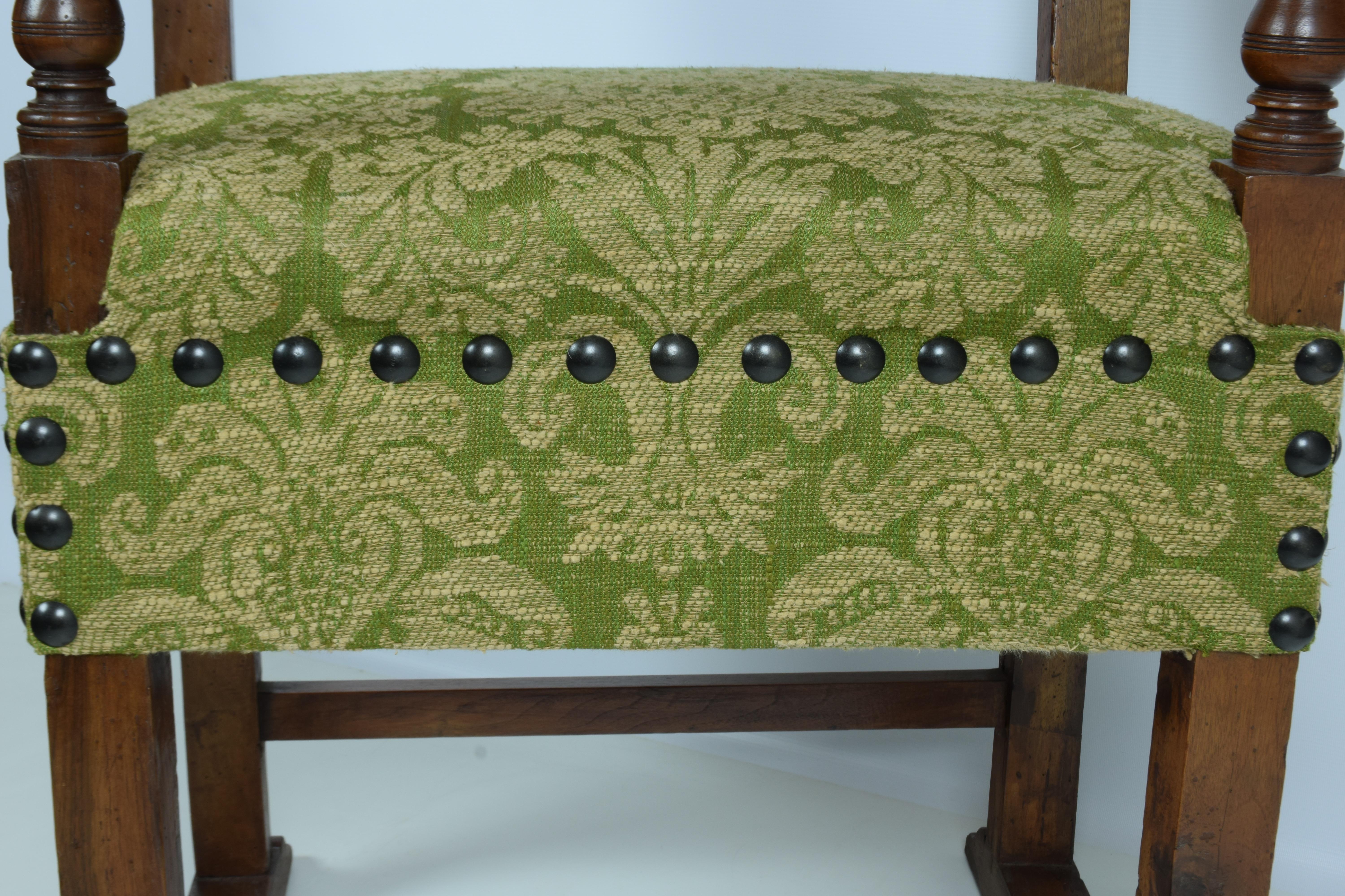 Italian Armchair in Carved Walnut Late 16th Century Covered in Green Damask For Sale 1