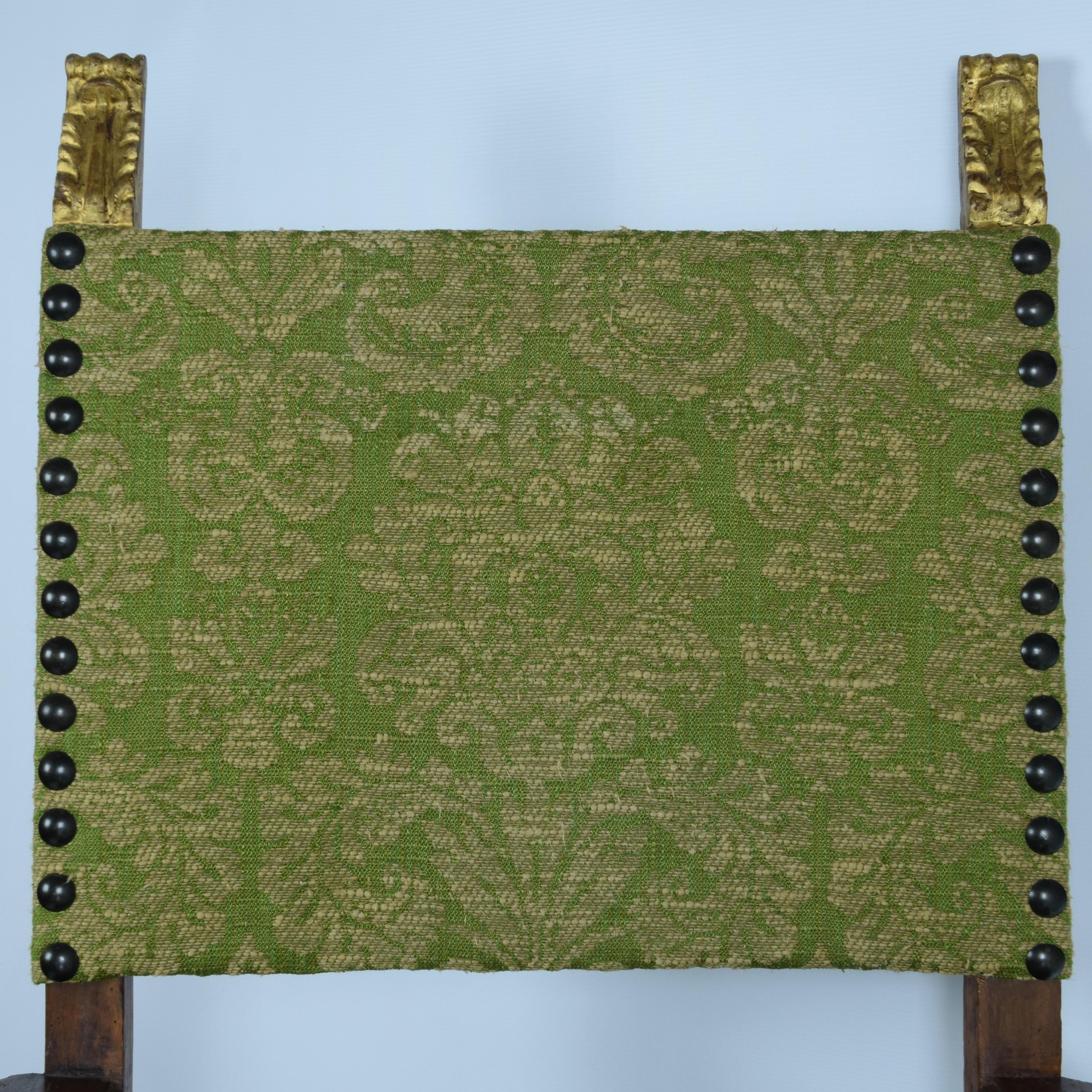 Italian Armchair in Carved Walnut Late 16th Century Covered in Green Damask For Sale 2