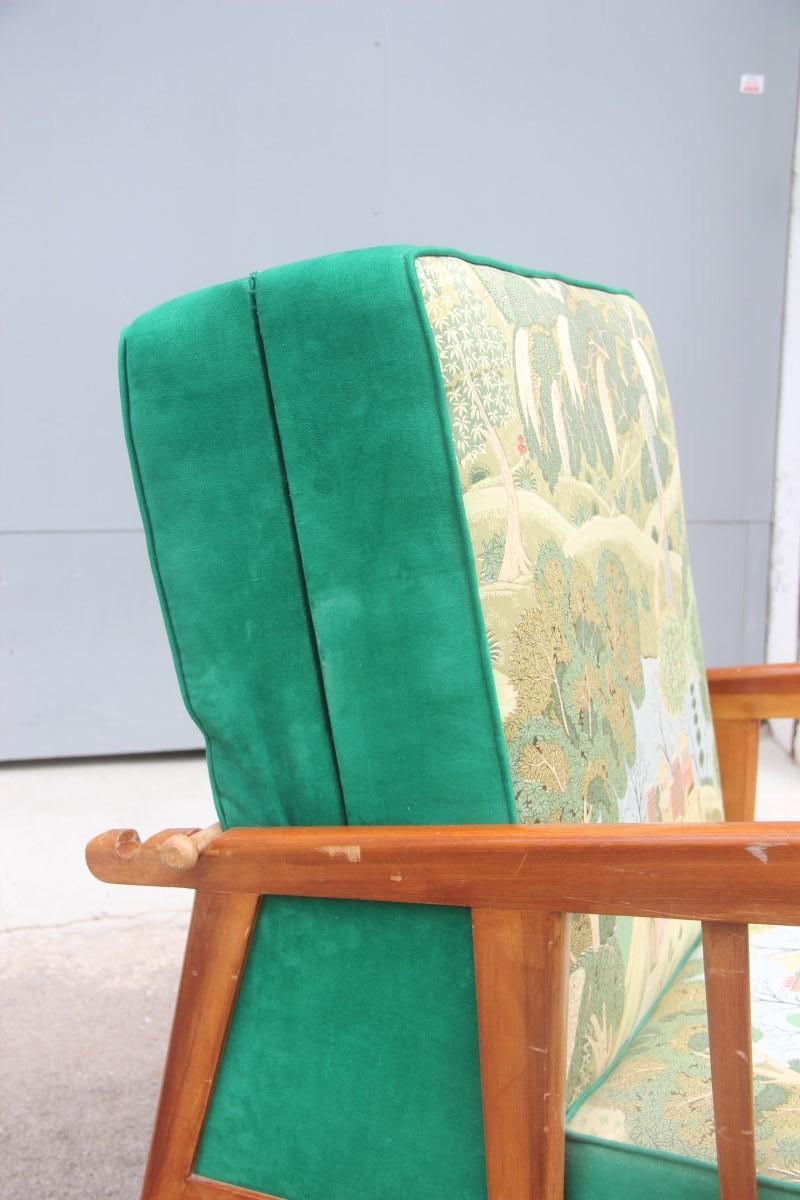 Fauteuil italien en noyer vert en 1940 Fleurs en soie Orient se transforme en lit Bon état - En vente à Palermo, Sicily
