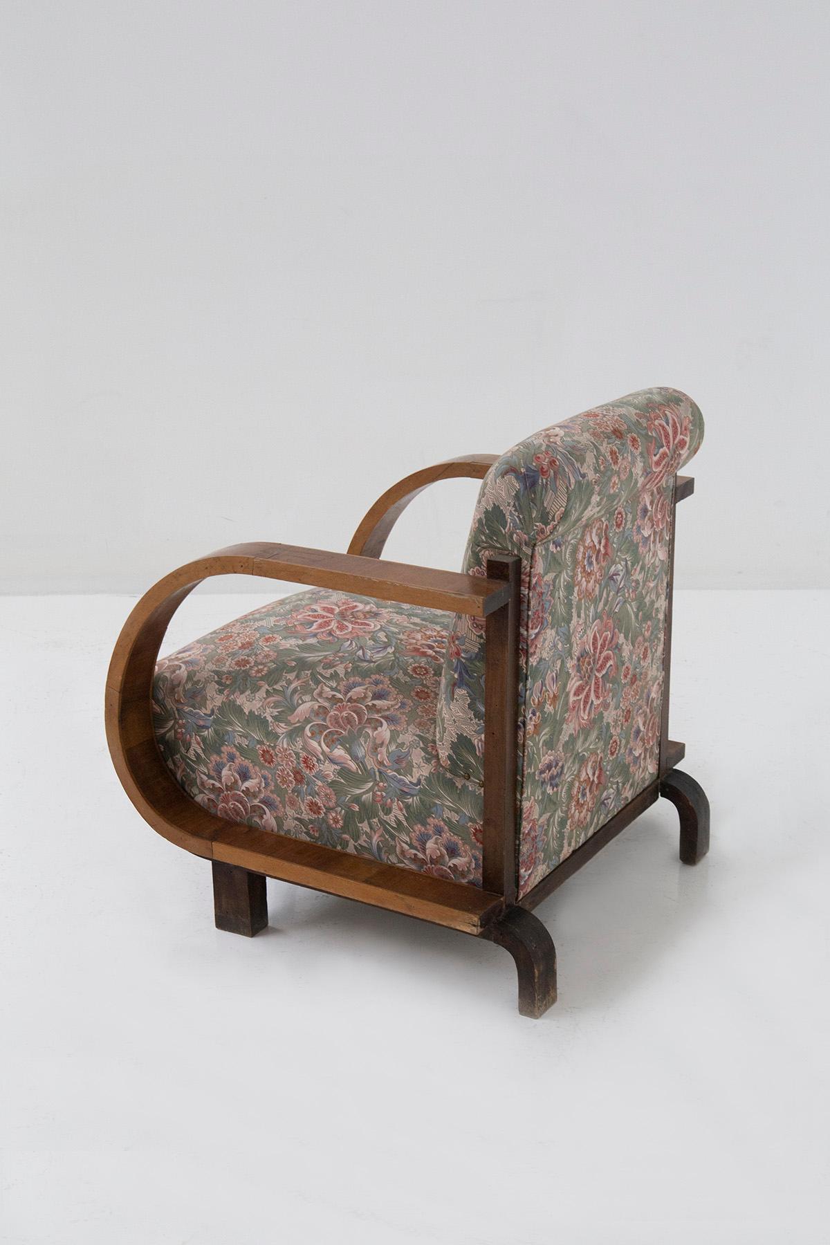 Italian armchair in original floral fabric of the time In Good Condition For Sale In Milano, IT