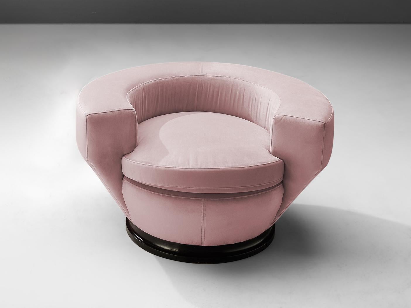 Armchair, alcantara, lacquered wood, Italy, 1960s

Stunning lounge chair made in Italy in the 1960s. Remarkable about this chair is its round shape and low backrest that merges seamlessly into the armrests. The chair has a very elegant appearance
