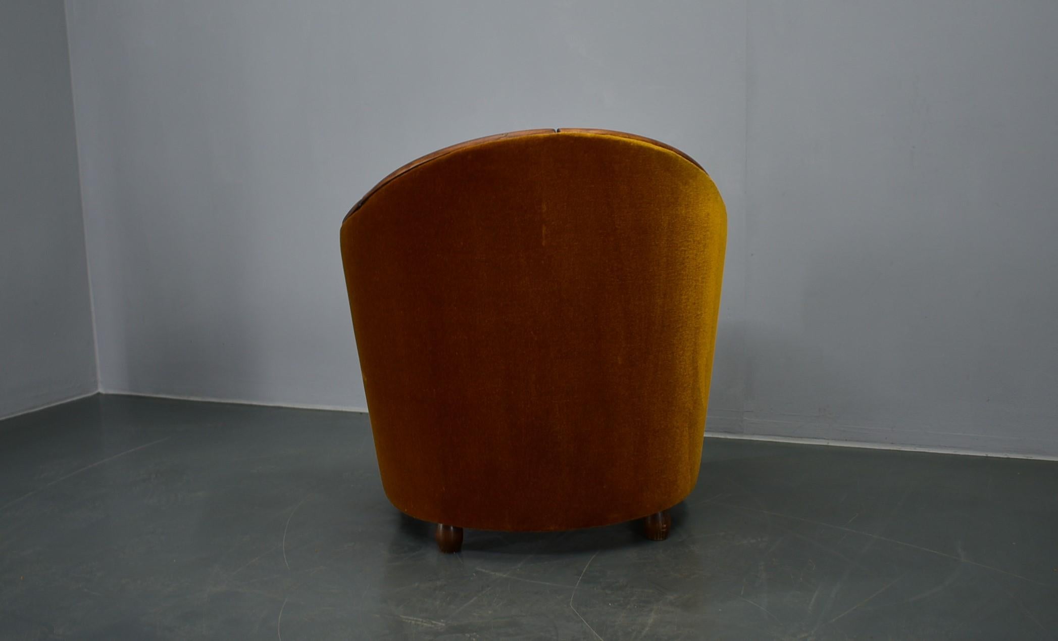 Italian Armchair in the Style of Gio Ponti, 1950's. 5