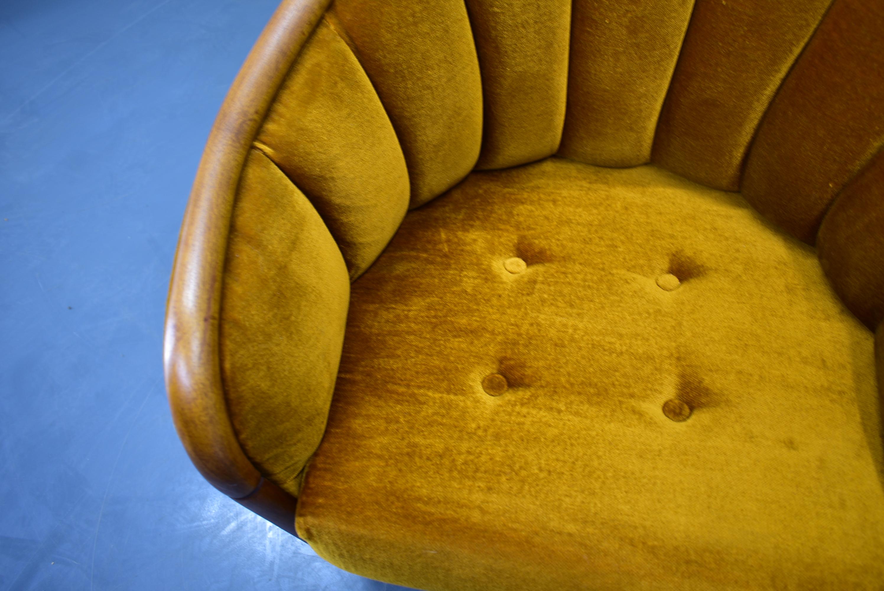 Italian Armchair in the Style of Gio Ponti, 1950's. 7