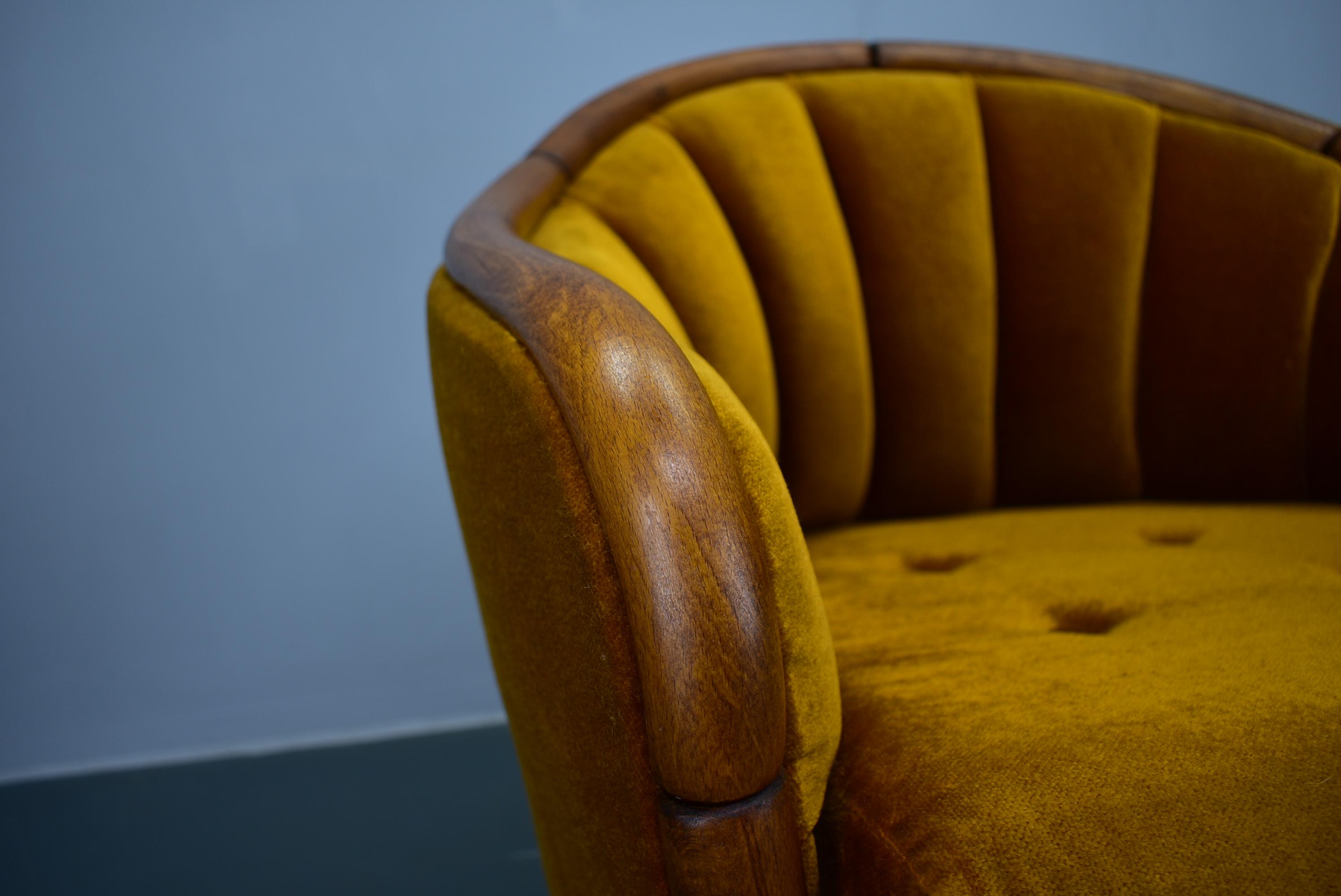 Czech Italian Armchair in the Style of Gio Ponti, 1950's.