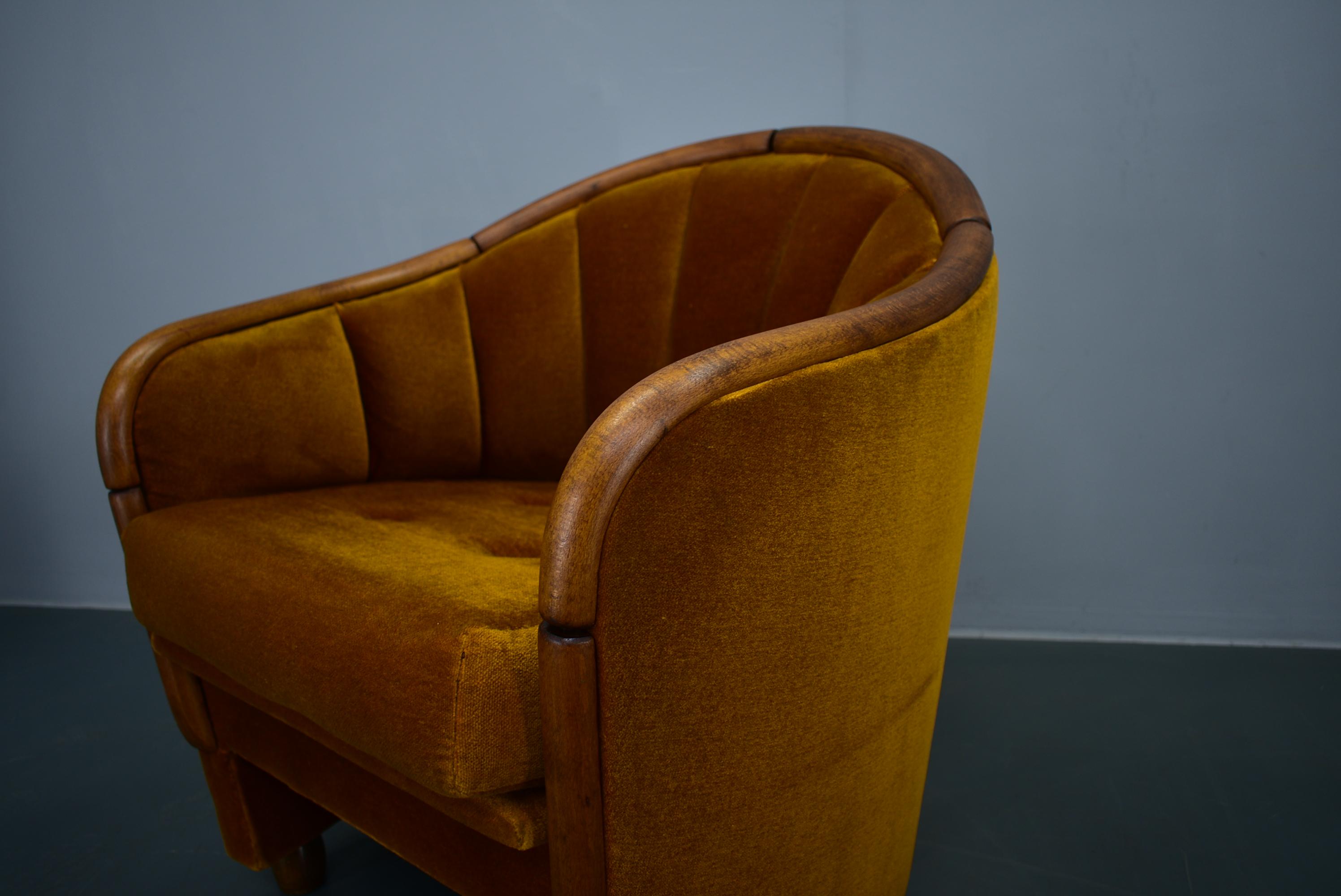 Mid-20th Century Italian Armchair in the Style of Gio Ponti, 1950's.