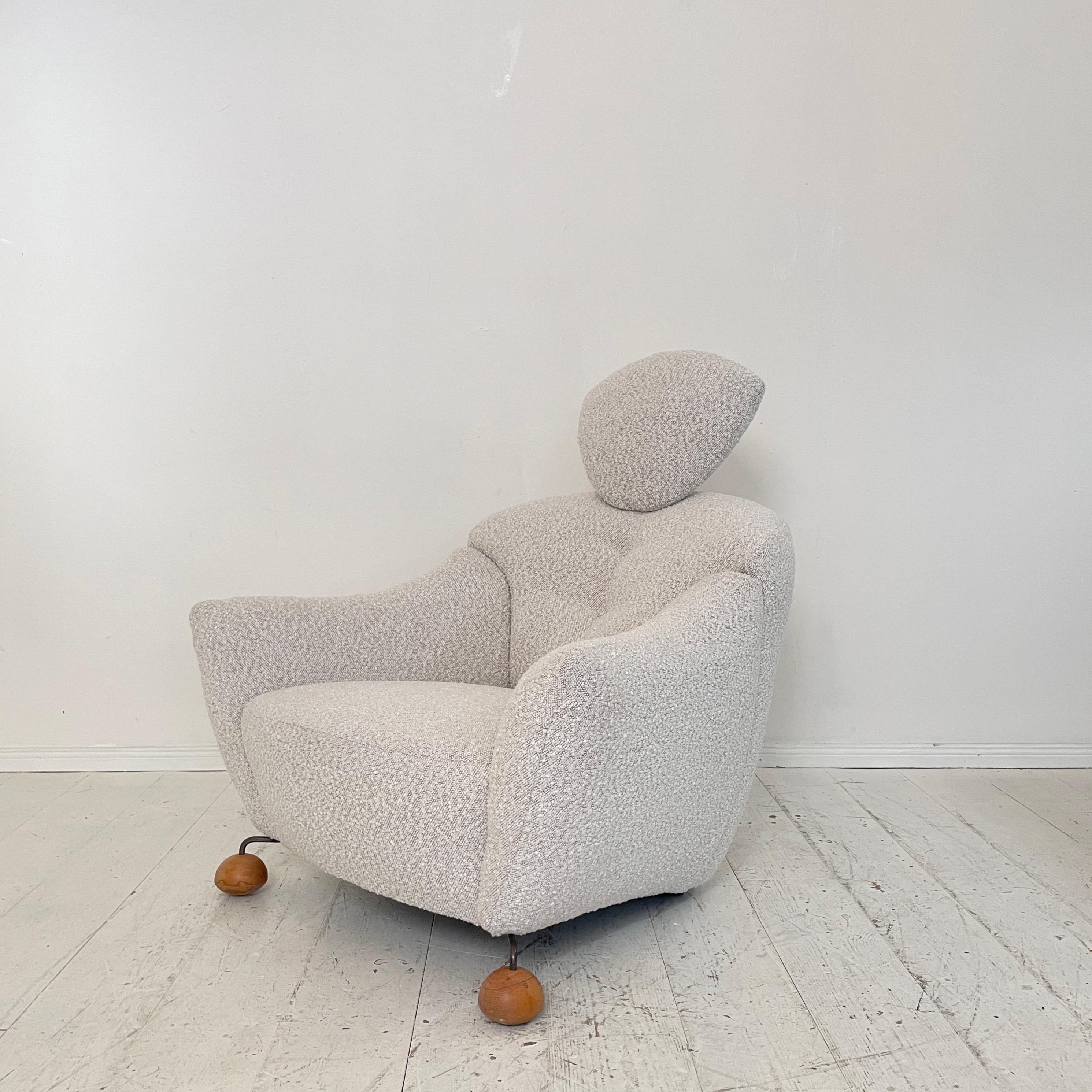 Post-Modern Italian Armchair in White Boucle Fabric, 1981 For Sale