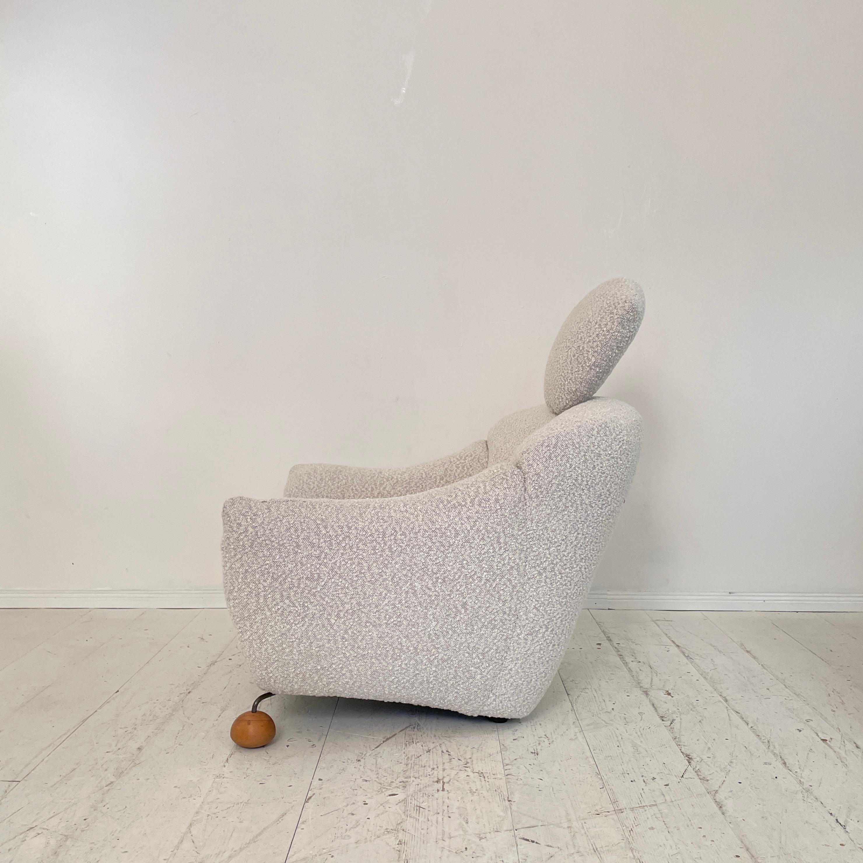 Italian Armchair in White Boucle Fabric, 1981 In Good Condition For Sale In Berlin, DE