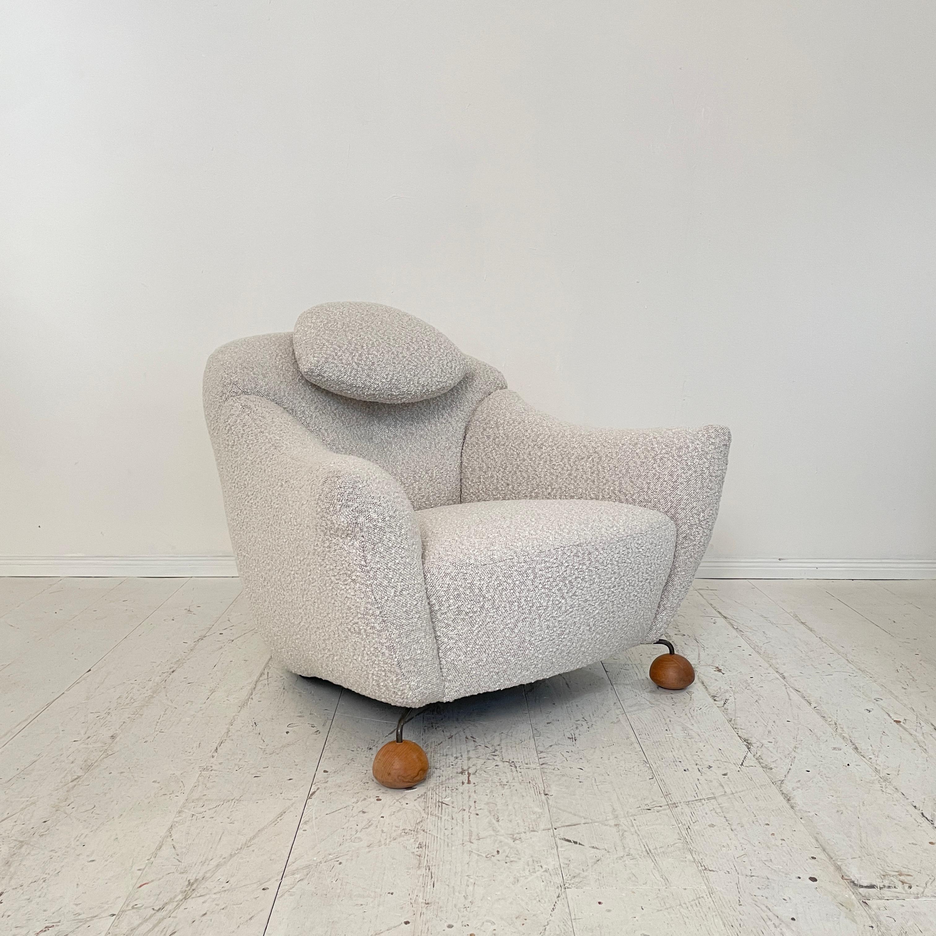 Italian Armchair in White Boucle Fabric, 1981 For Sale 3