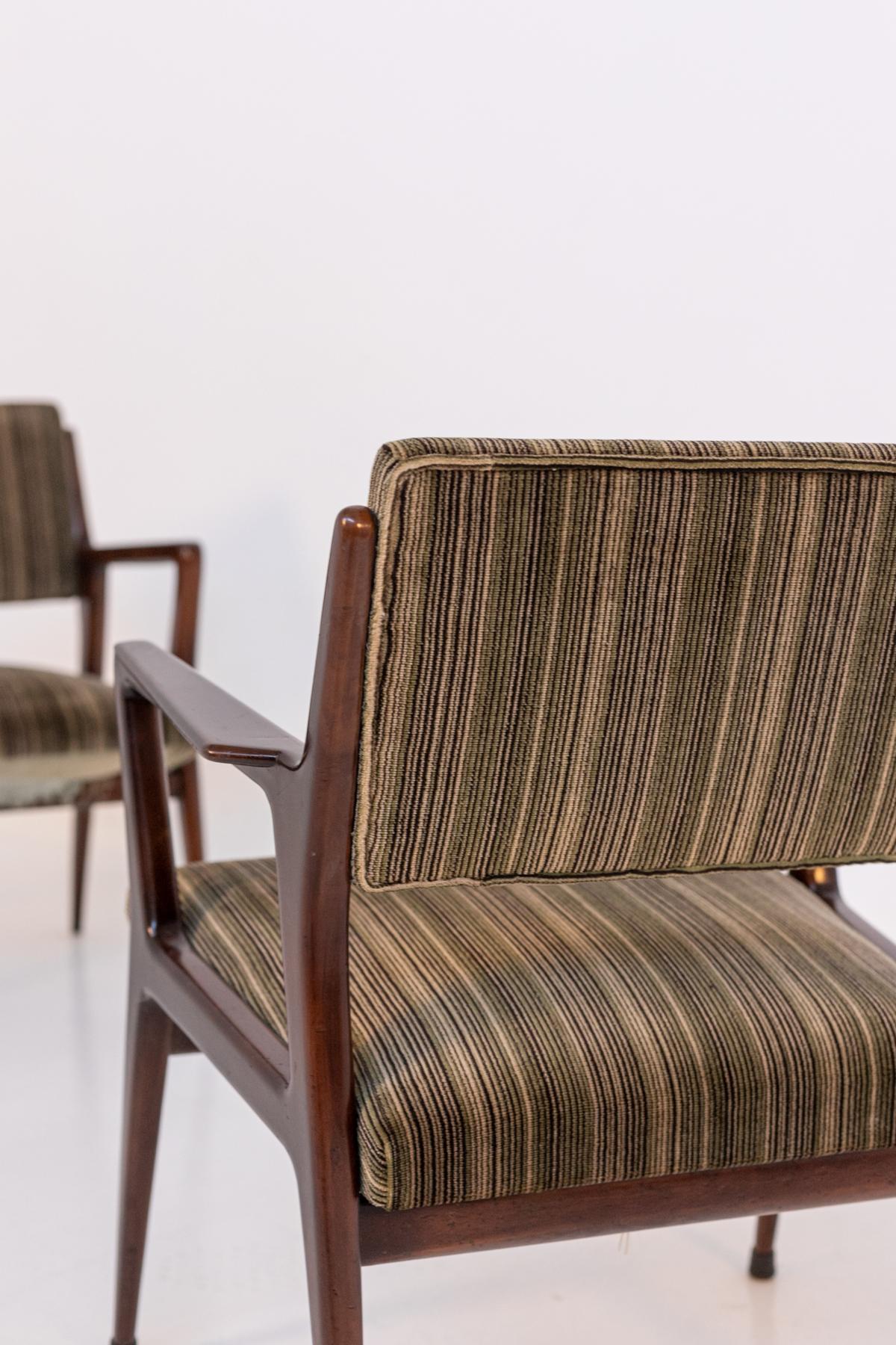 Italian armchair pair Attributed to Gio Ponti in Original Velvet For Sale 10