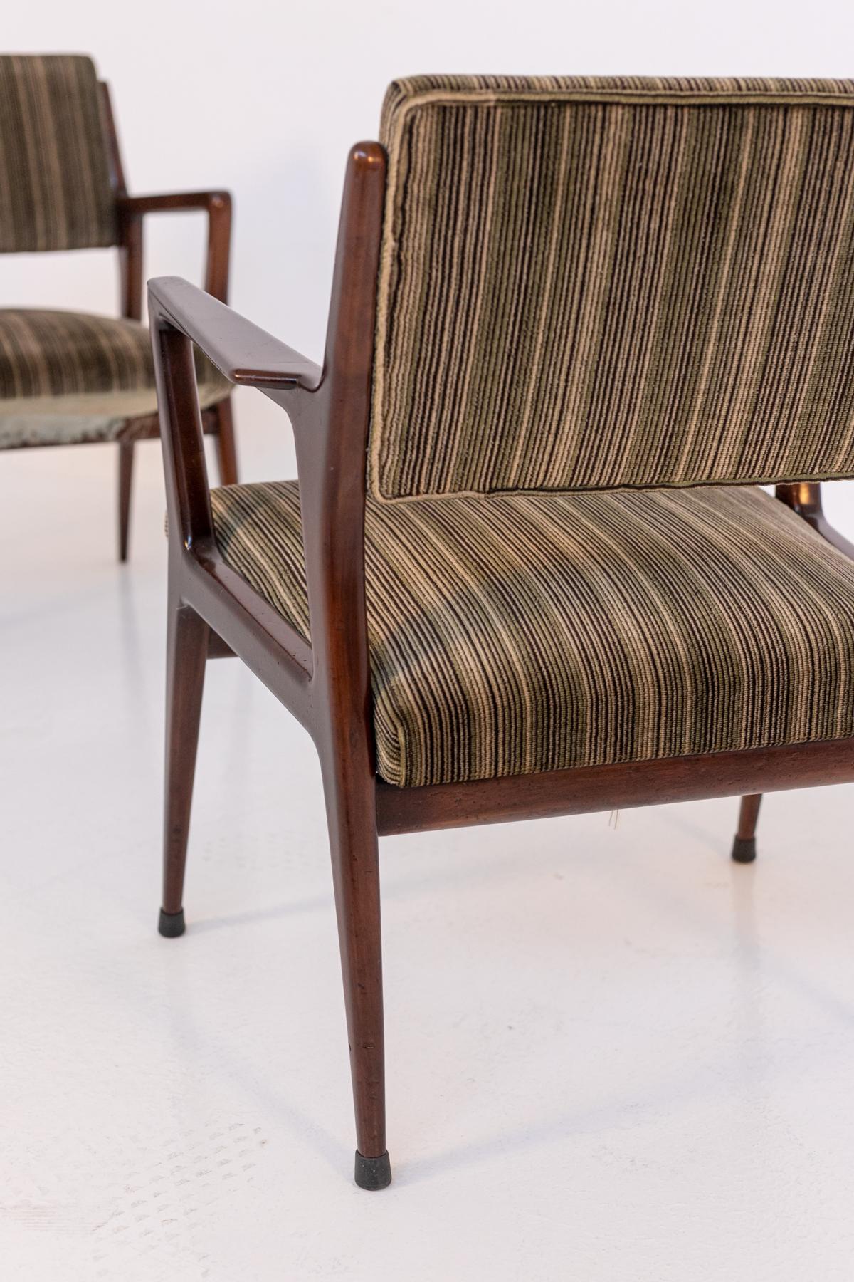 Italian armchair pair Attributed to Gio Ponti in Original Velvet For Sale 11