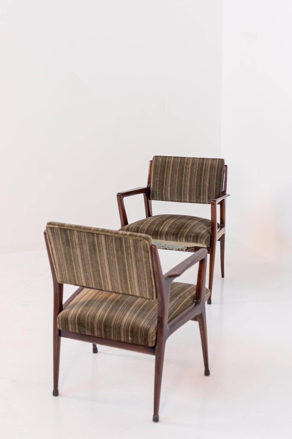 Italian armchair pair Attributed to Gio Ponti in Original Velvet For Sale 13