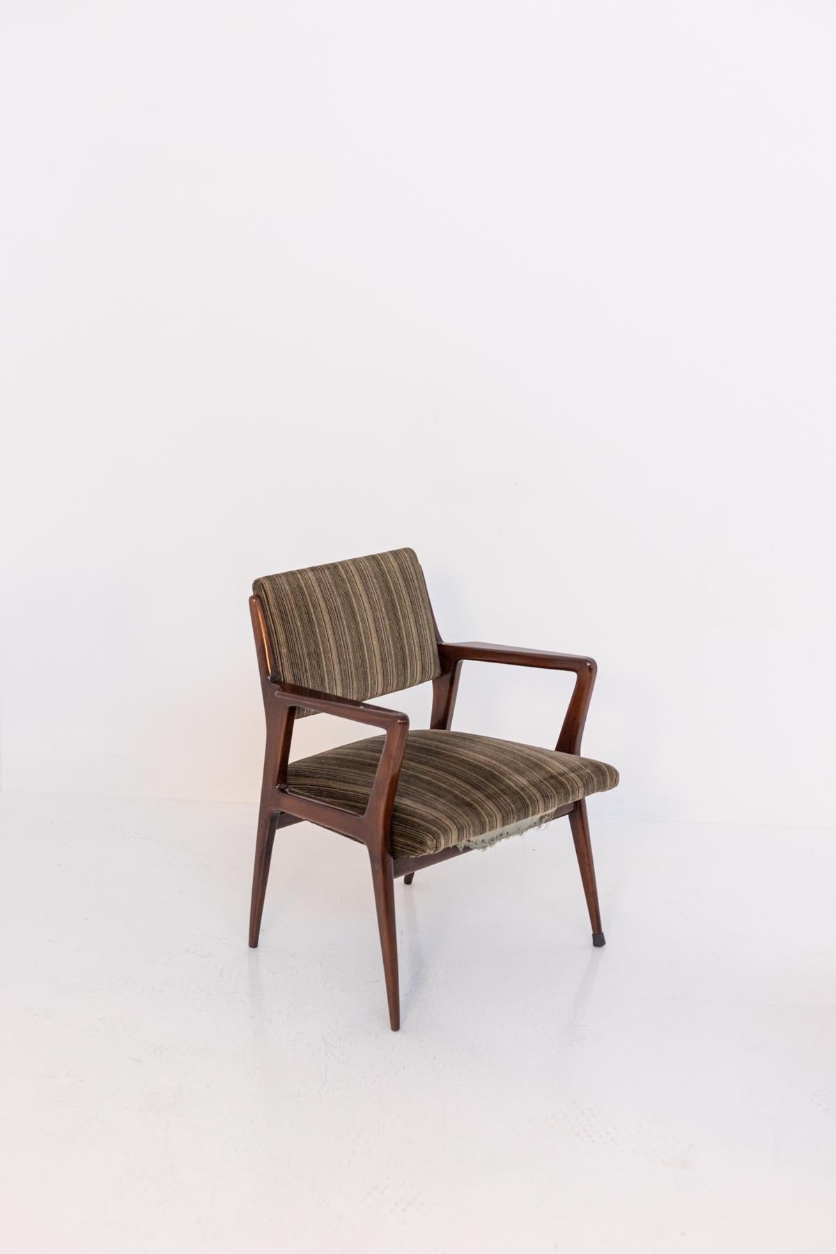 Italian armchair pair Attributed to Gio Ponti in Original Velvet For Sale 4