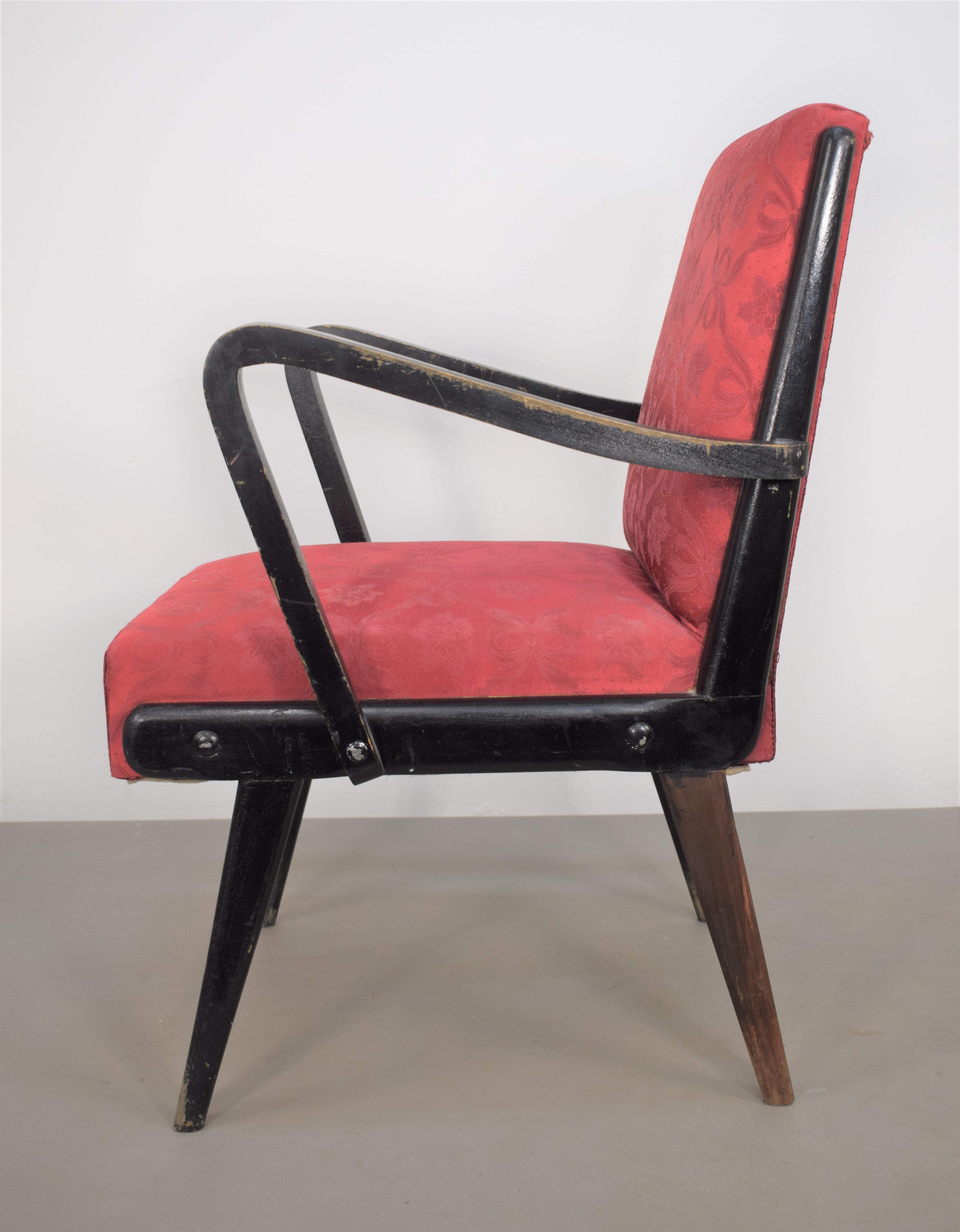 Italian armchairs, 1940s.

Dimensions: H= 80 cm; W= 57cm; D= 60 cm; Height seat= 41 cm.
