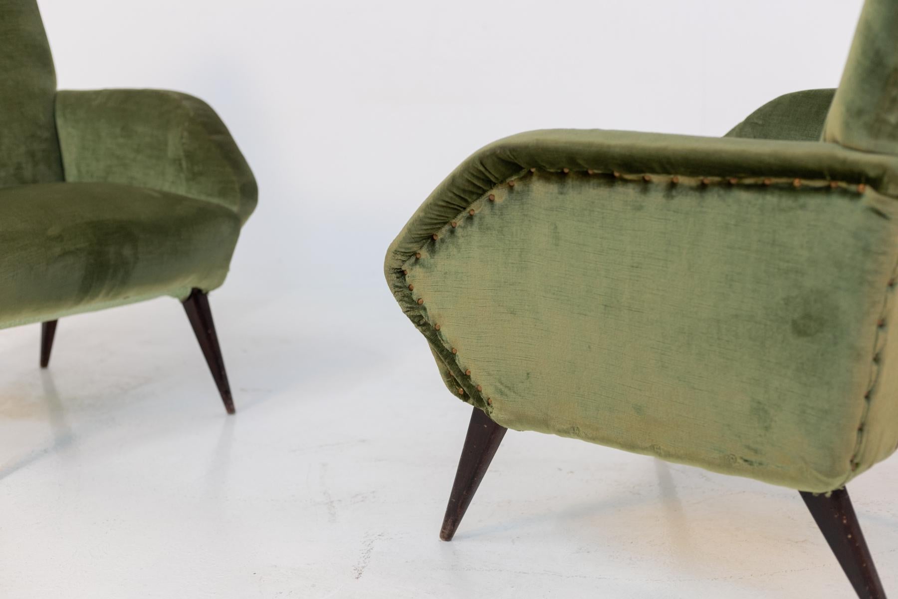 Mid-Century Modern Italian Armchairs in Green Velvet and Wood For Sale