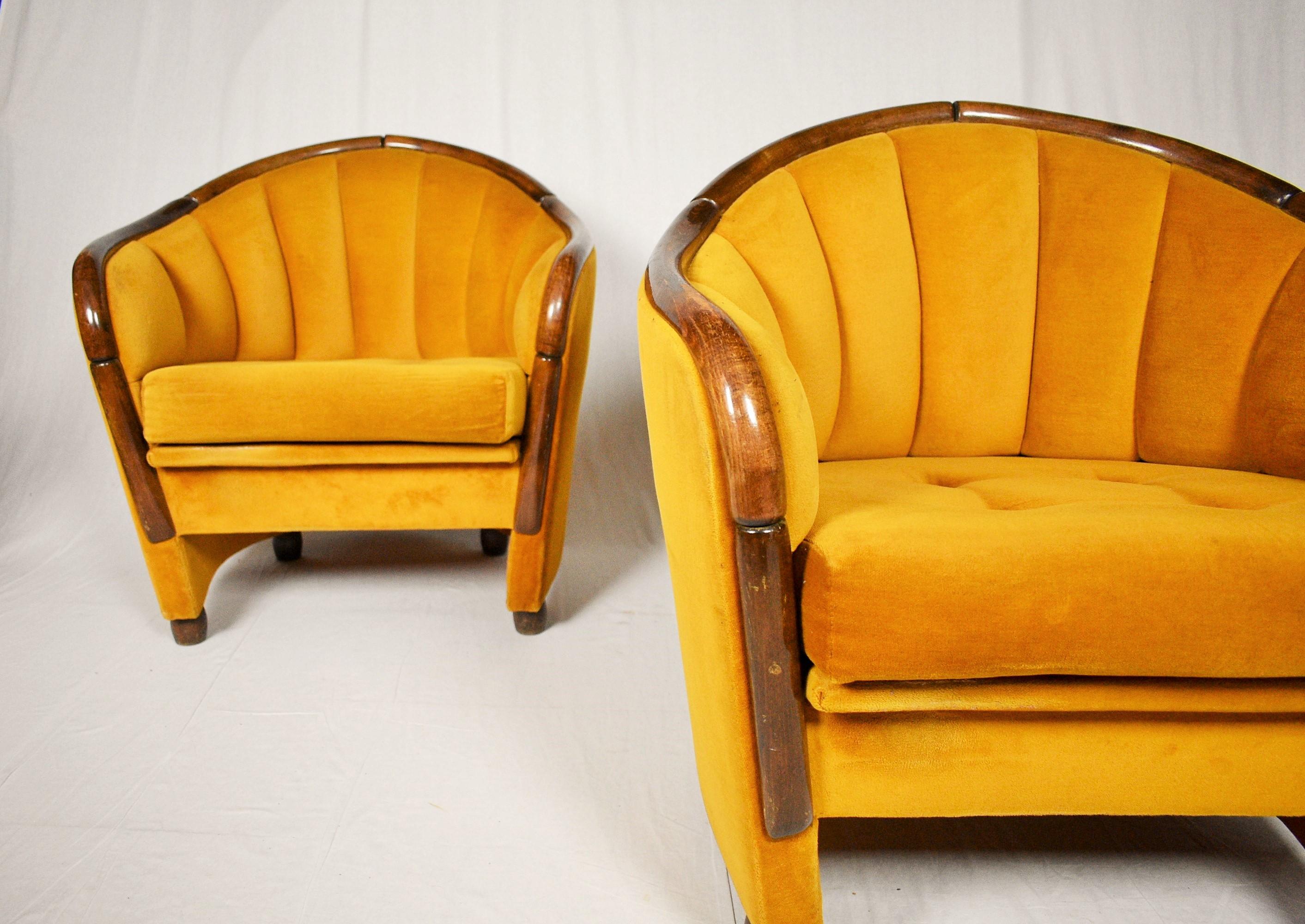 - Made in Italy
- Made of wood
- Original upholstery
- Upholstery has some signs use
- Good, original condition.
- Cleaned.
