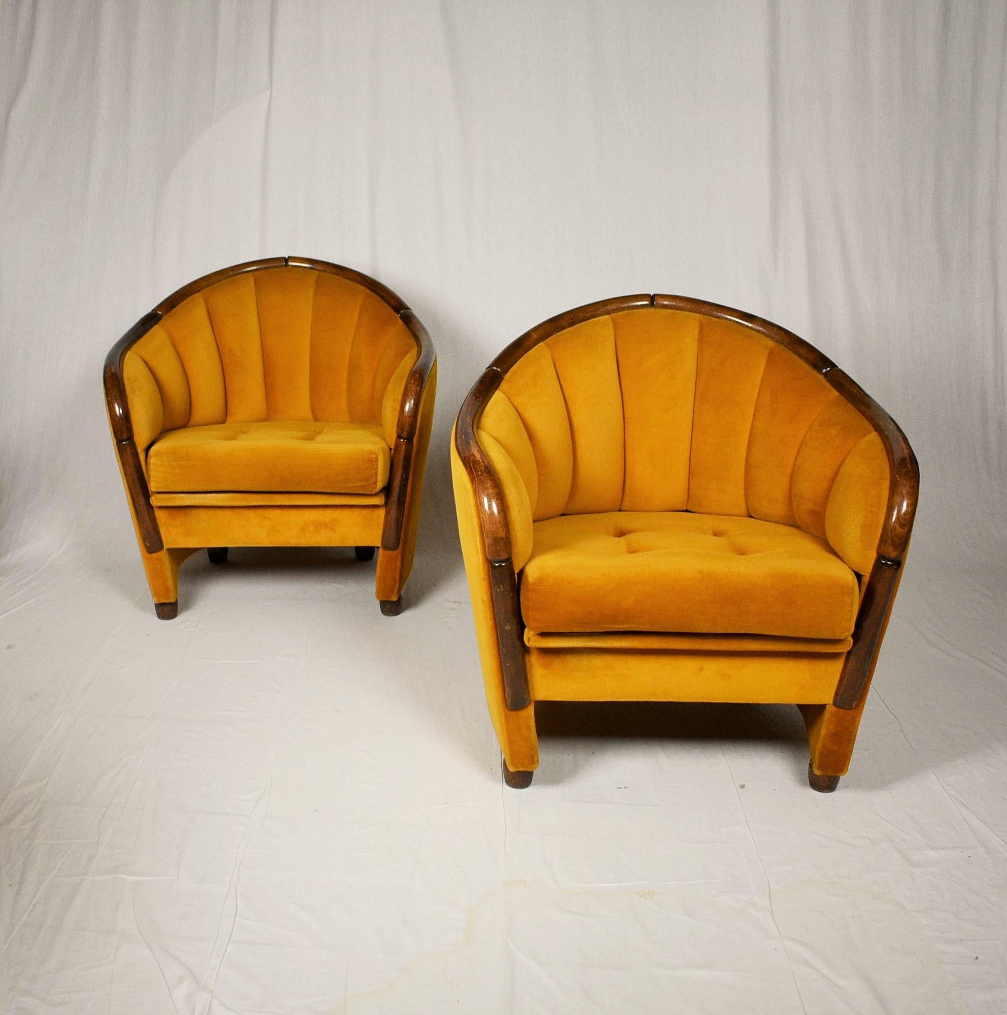 - Made in Italy
- Made of wood
- Original upholstery
- Upholstery has some signs use
- Good, original condition.
- Cleaned.