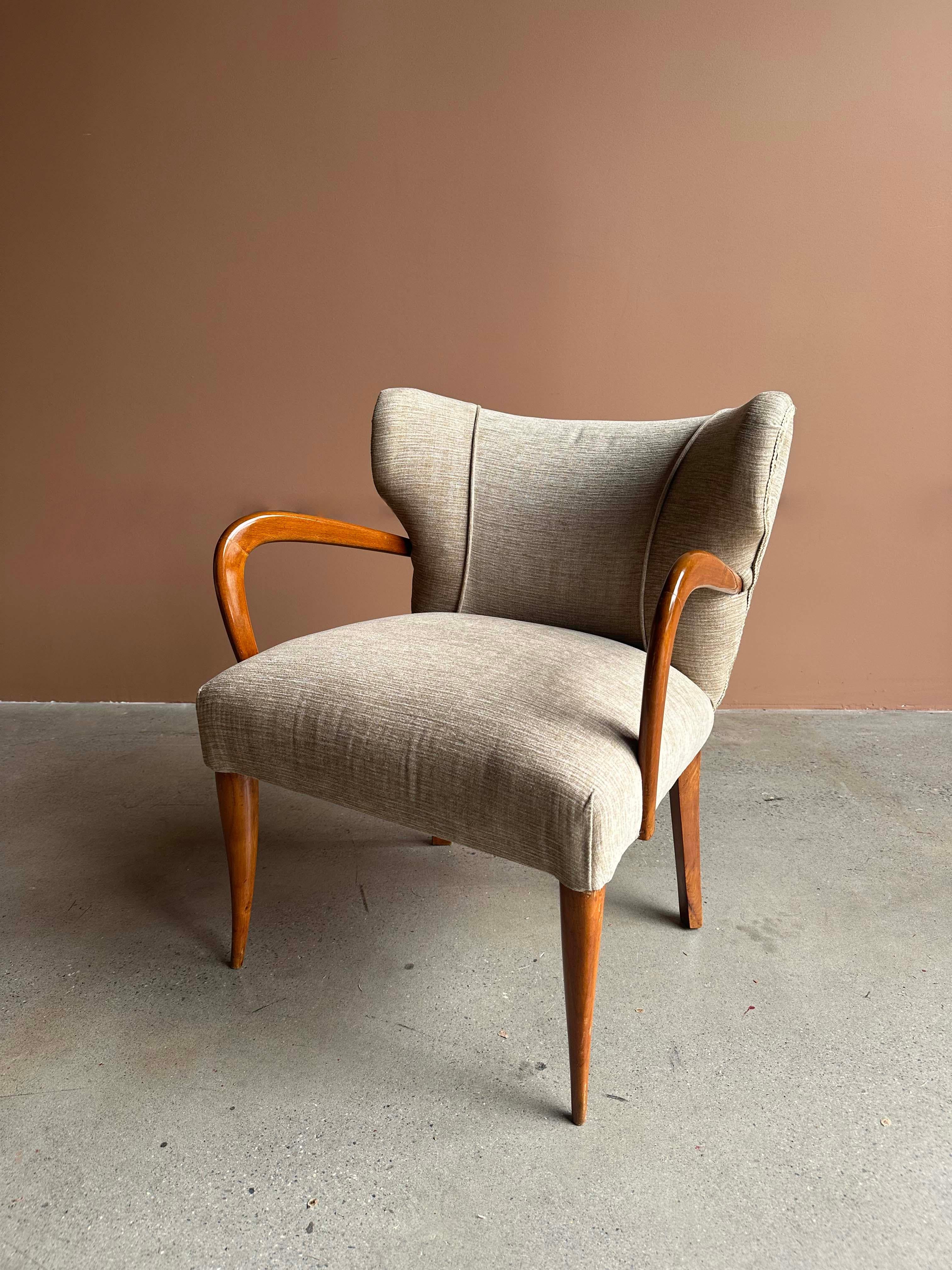 Mid-Century Modern Italian Armchairs in the style of Melchiorre Bega, c. 1940, Pair For Sale