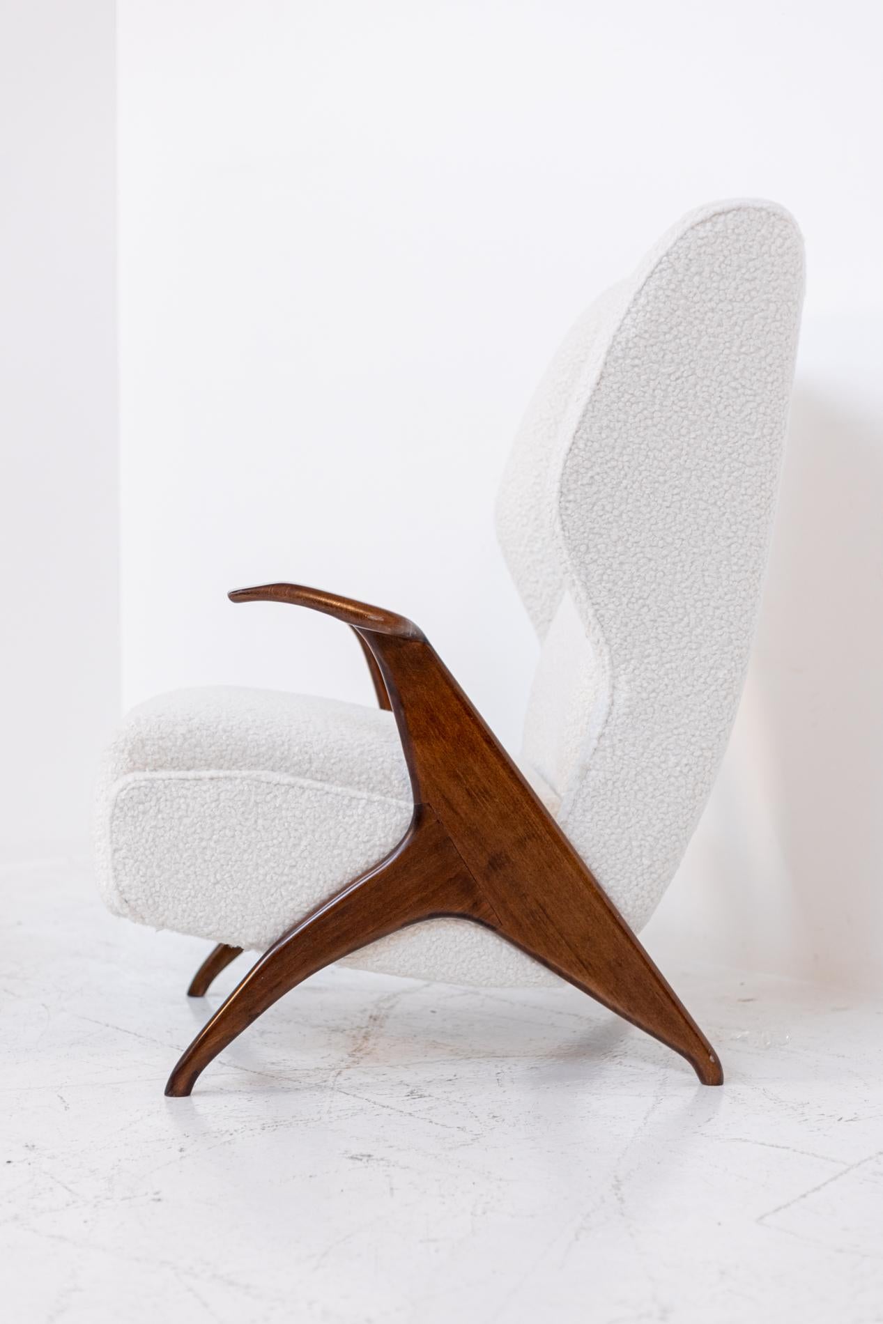 Italian Armchairs in White Bouclè and Sculpture Wood 4