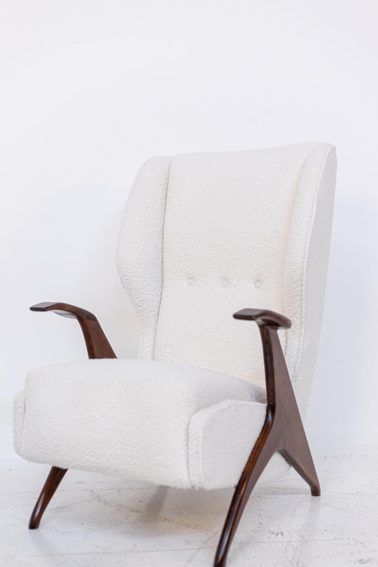 Italian Armchairs in White Bouclè and Sculpture Wood 6