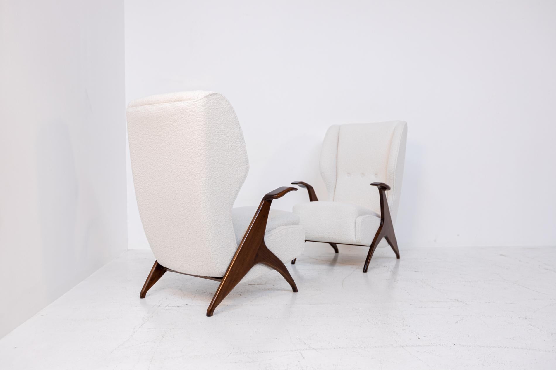 Italian Armchairs in White Bouclè and Sculpture Wood 9