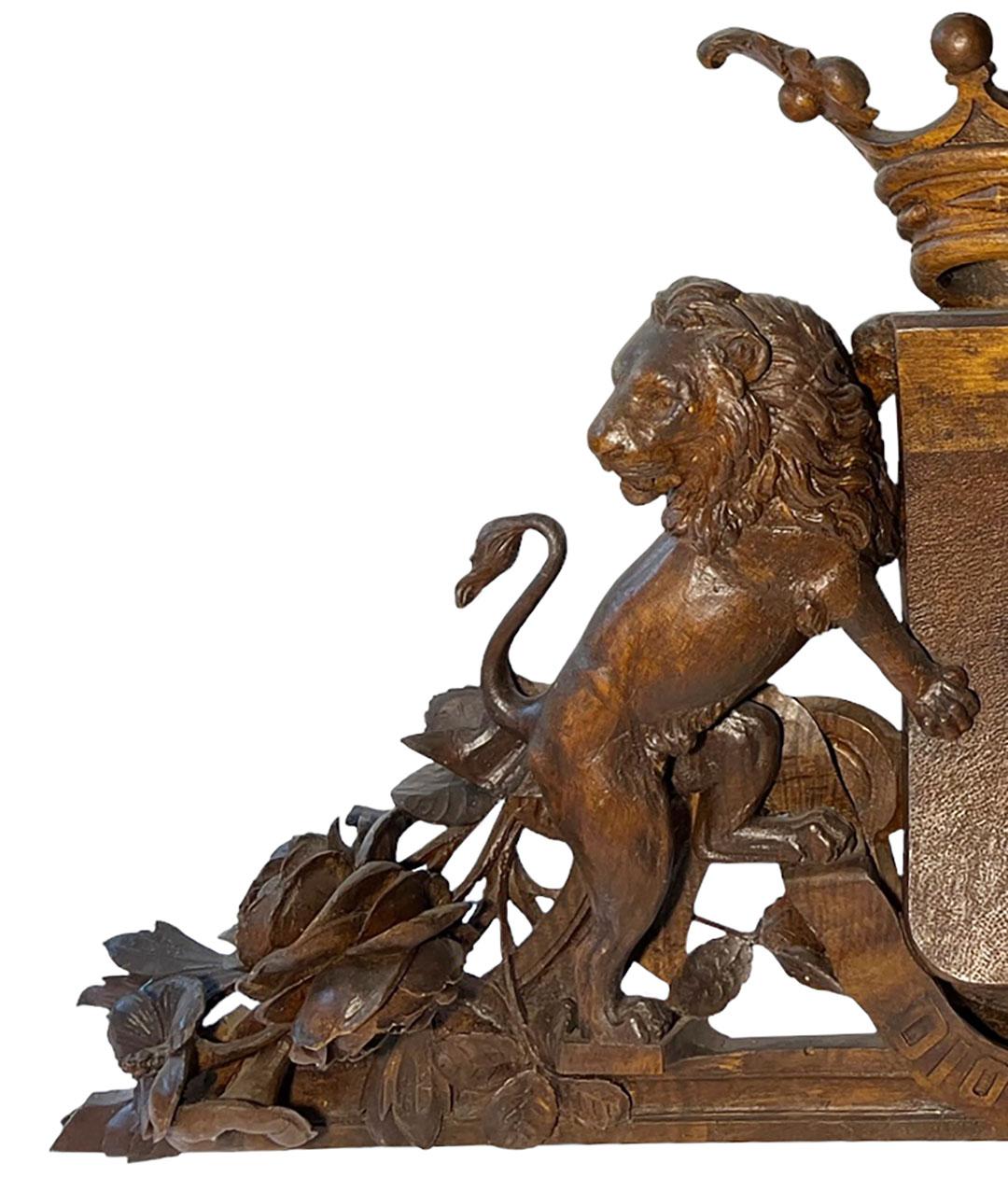 Italian Armorial Pediments with Eagles, a Pair In Good Condition For Sale In Dallas, TX