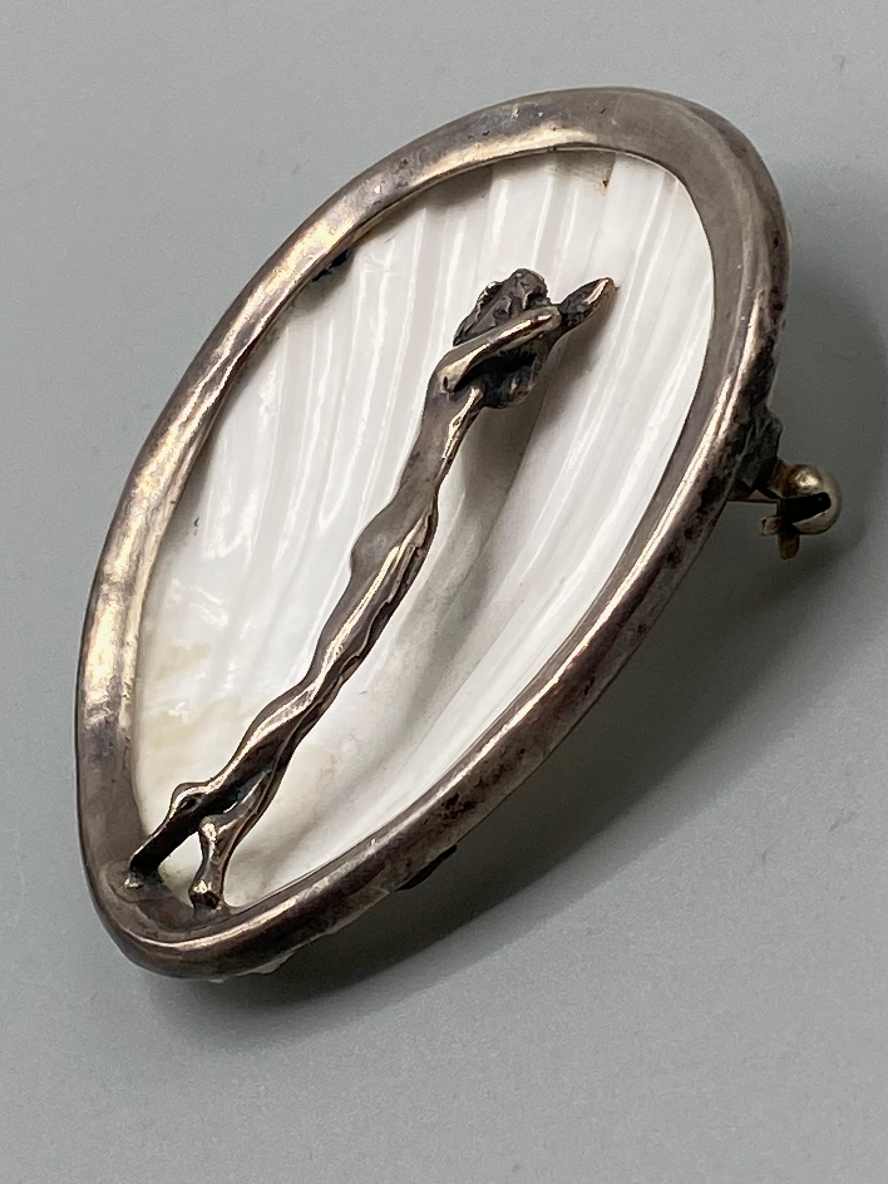 Italian Art Deco 1930s Silver & Shell Birth of Venus Brooch In Good Condition For Sale In New York, NY