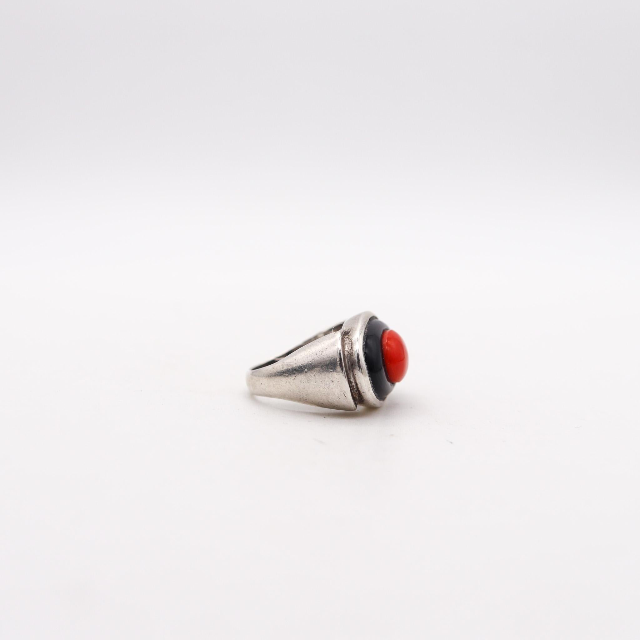 Cabochon Italian Art Deco 1935 Cocktail Ring In .925 Sterling With Coral And Onyx For Sale