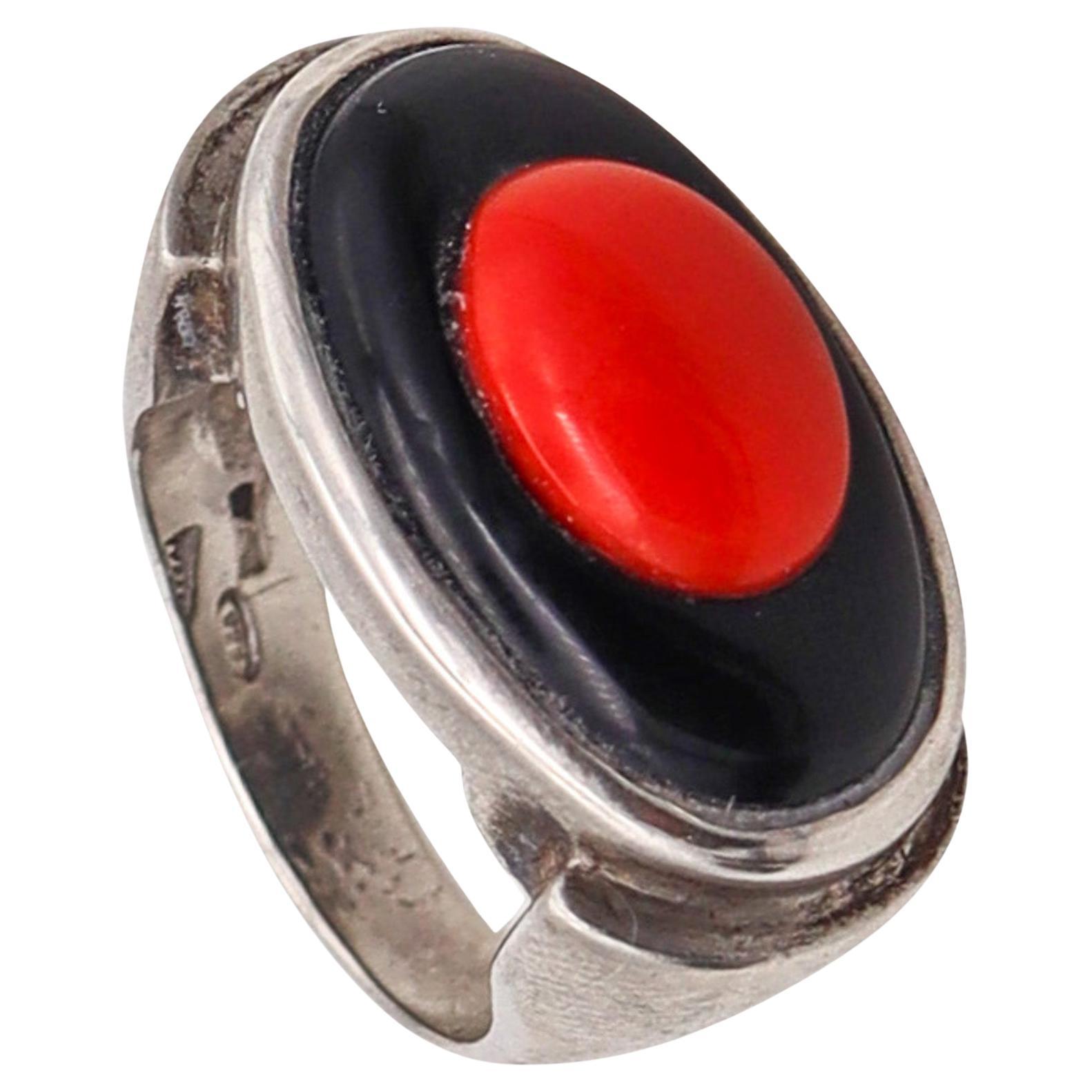 Italian Art Deco 1935 Cocktail Ring In .925 Sterling With Coral And Onyx For Sale