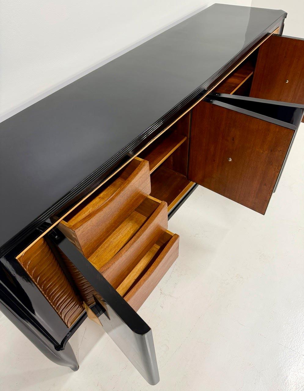 Aparador Art Decó italiano de los años 40 en ebonizado negro con detalles en arce claro en venta 5