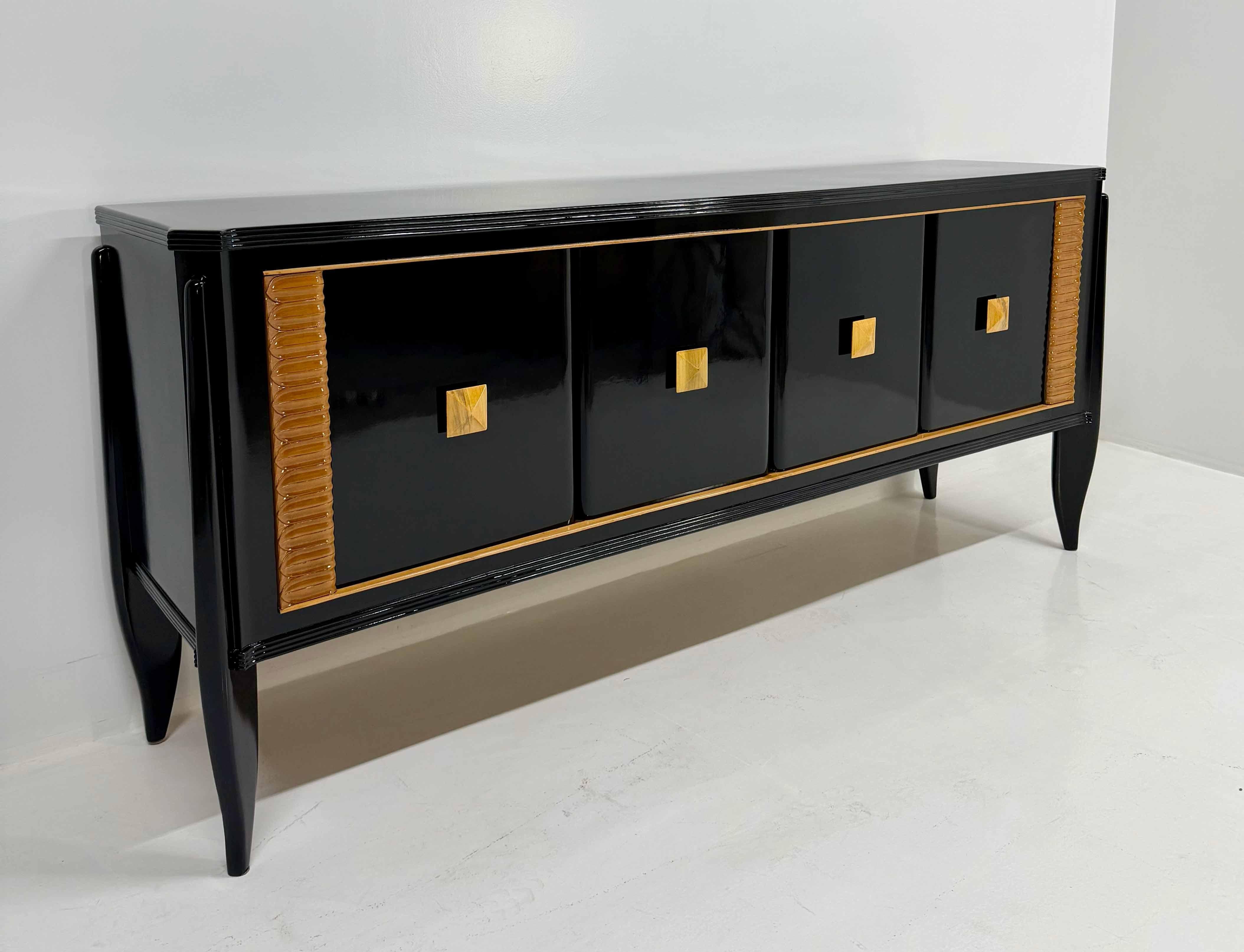 Aparador Art Decó italiano de los años 40 en ebonizado negro con detalles en arce claro en Bueno estado para la venta en Meda, MB