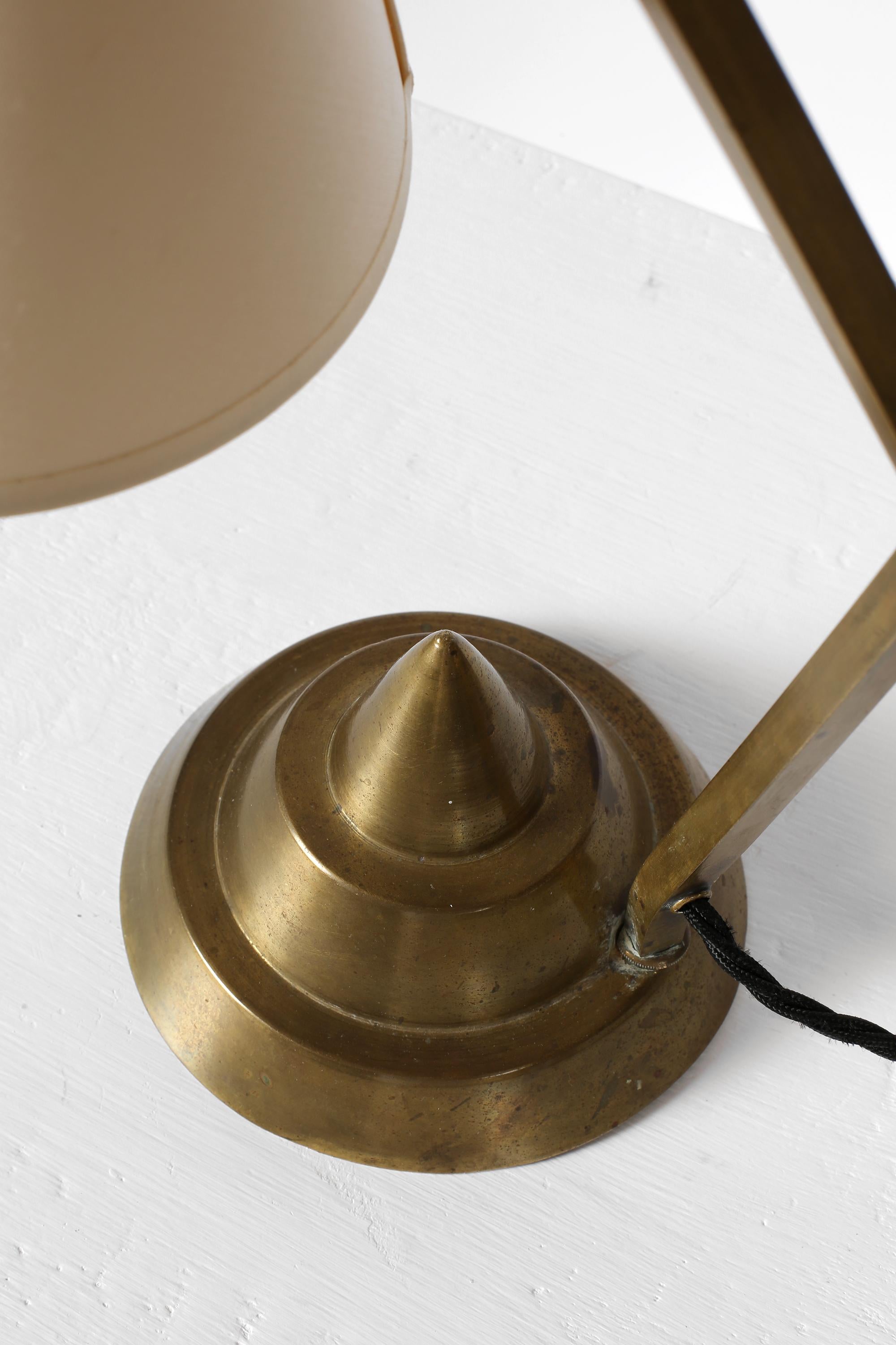 Italienische Art Deco 1940er Messing Modernist Schreibtischlampe im Angebot 6