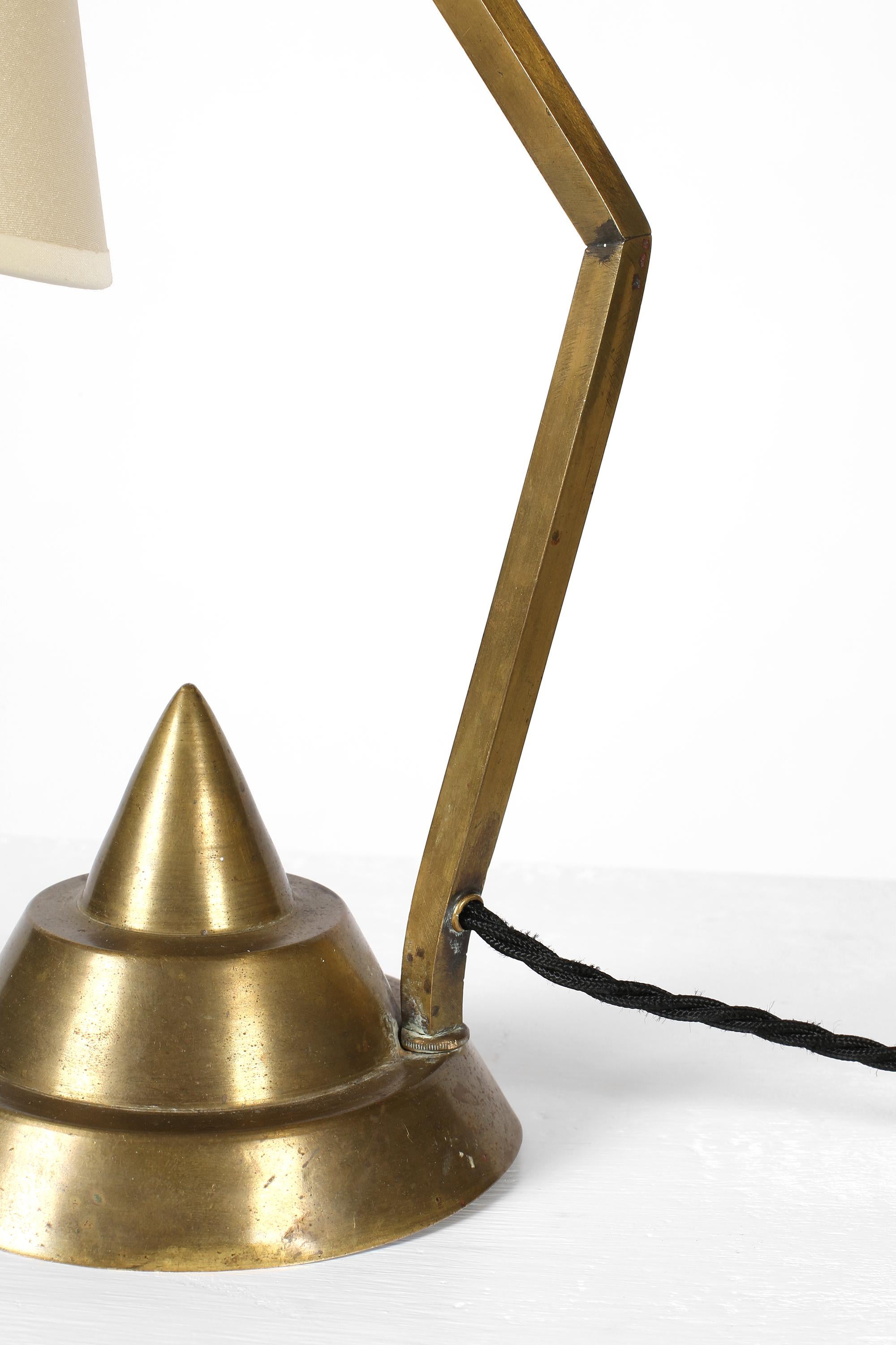 Italienische Art Deco 1940er Messing Modernist Schreibtischlampe im Angebot 8