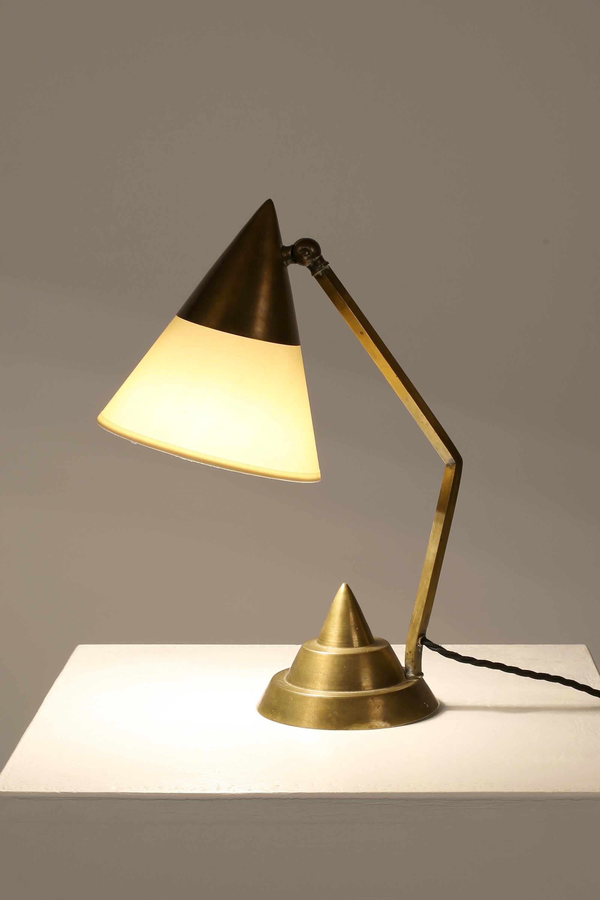 Italienische Art Deco 1940er Messing Modernist Schreibtischlampe im Angebot 2