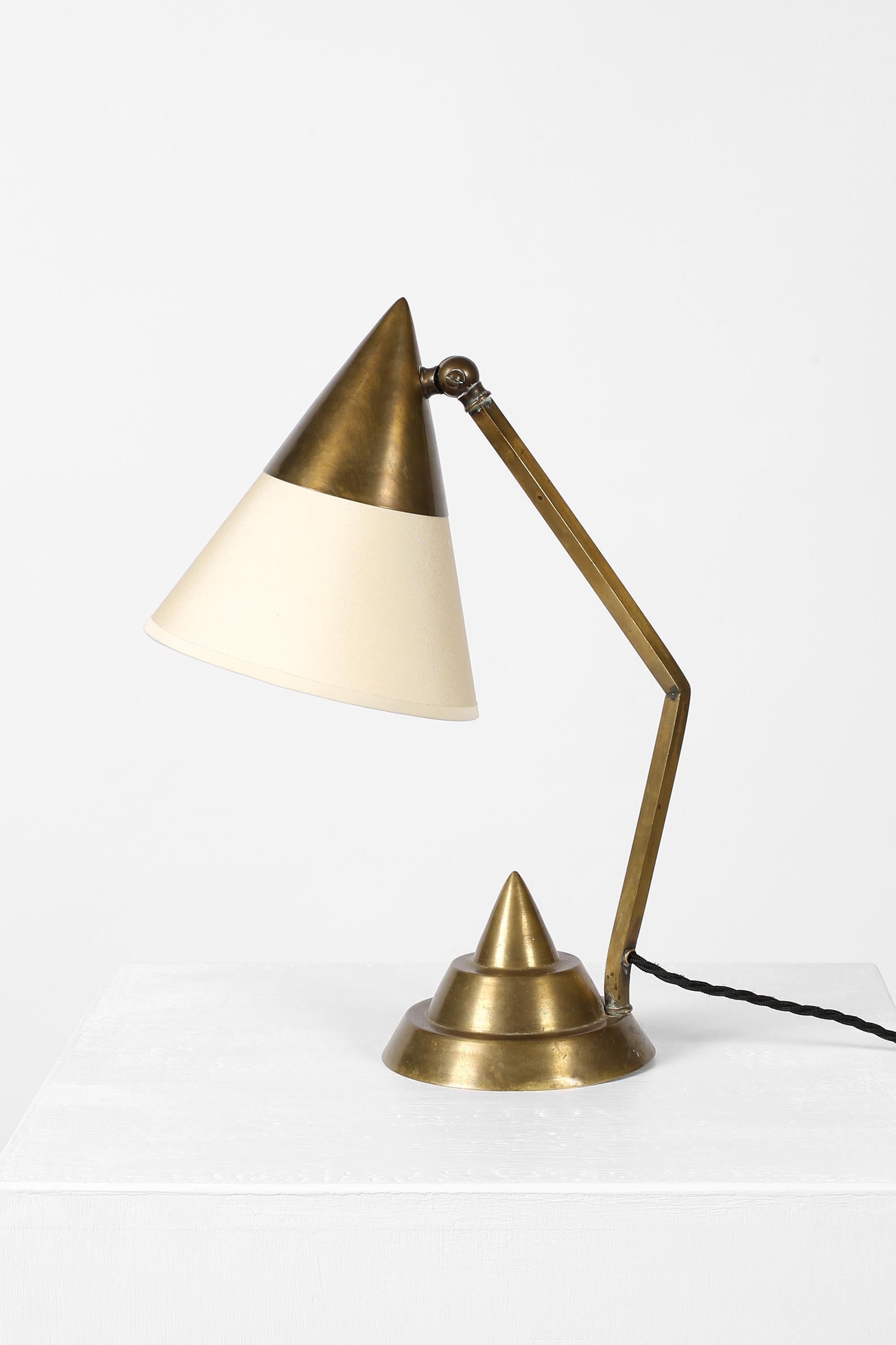 Italienische Art Deco 1940er Messing Modernist Schreibtischlampe im Angebot 3