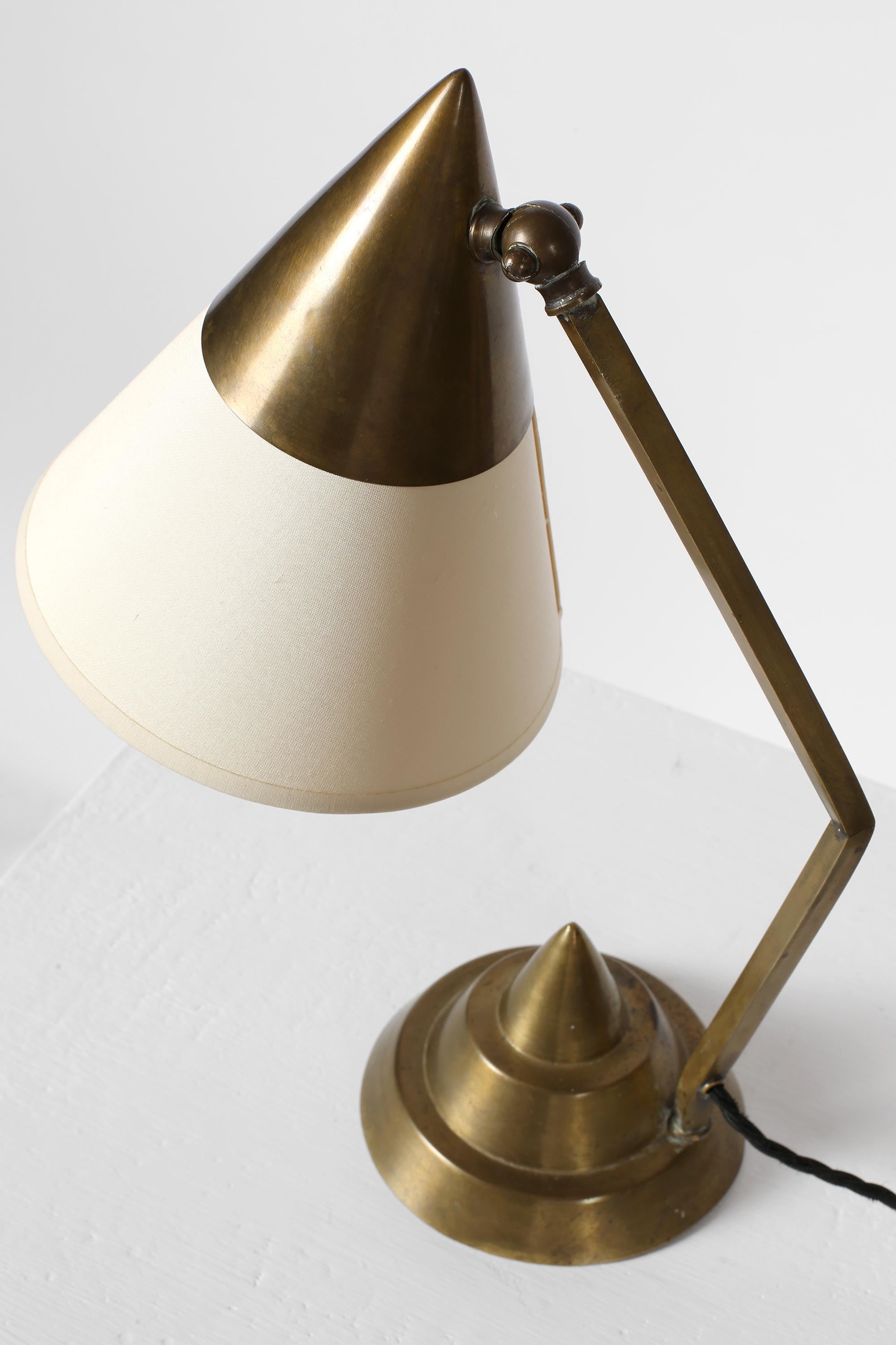 Italienische Art Deco 1940er Messing Modernist Schreibtischlampe im Angebot 4