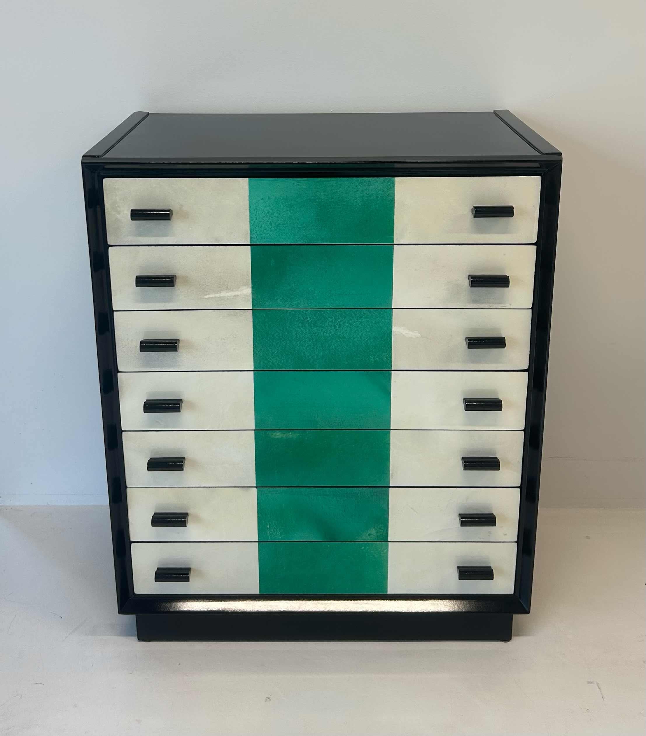 Commode Art déco italienne des années 1950 en laque noire et parchemin Bon état - En vente à Meda, MB