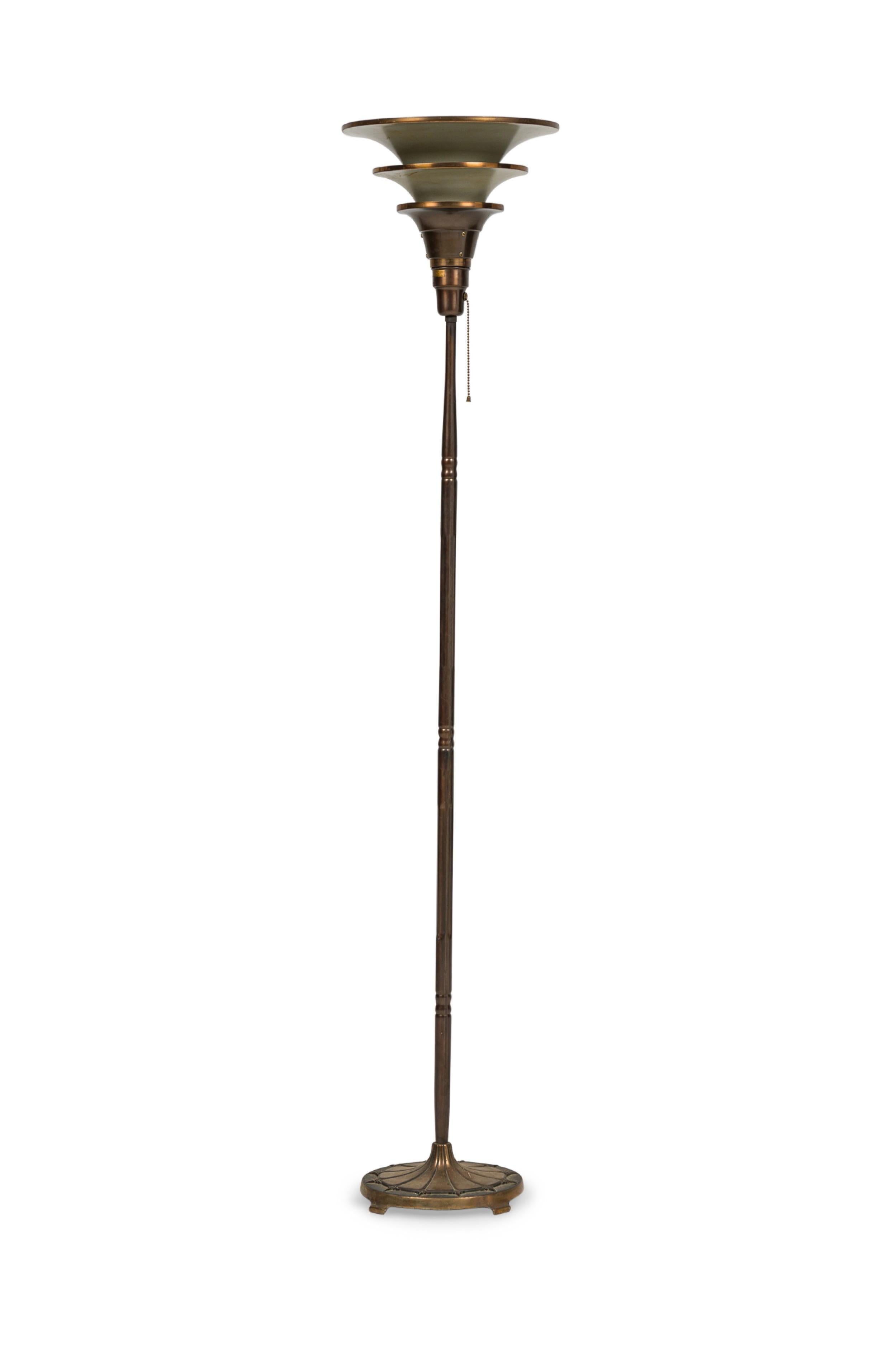 Italian Art Deco 3-Tier Torchiere Floor Lamp Italiano en venta