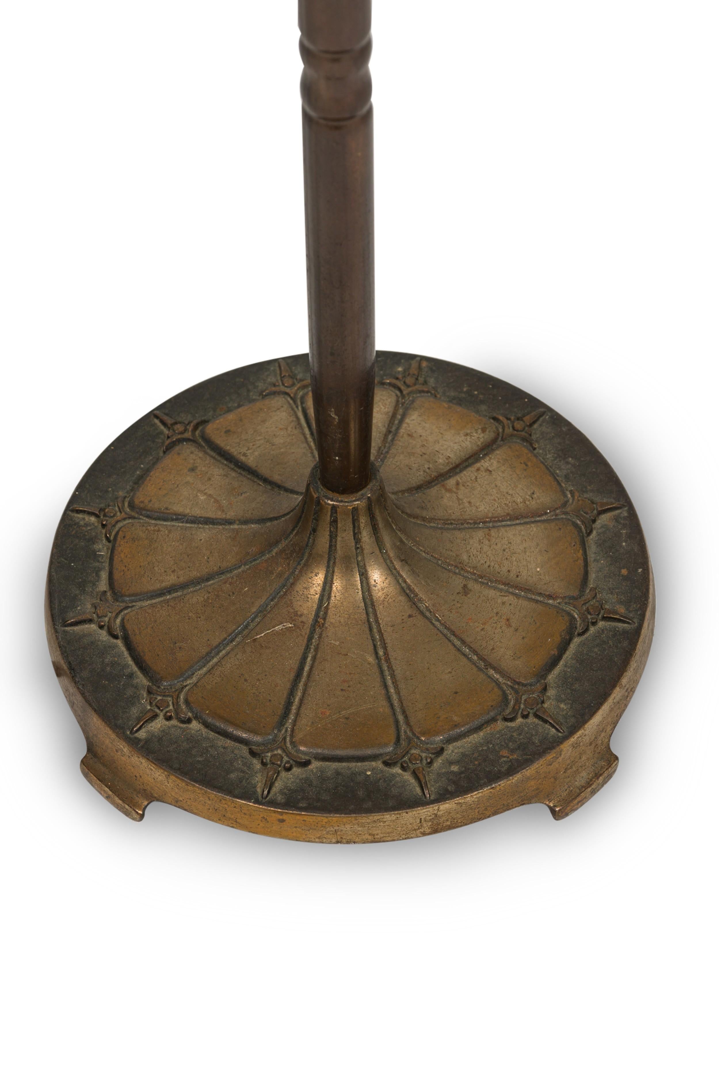 Italian Art Deco 3-Tier Torchiere Floor Lamp Metal en venta