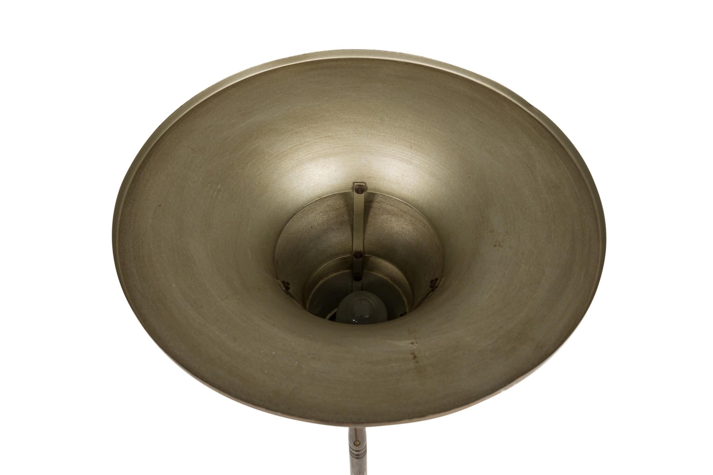 Italian Art Deco 3-Tier Torchiere Floor Lamp en venta 2