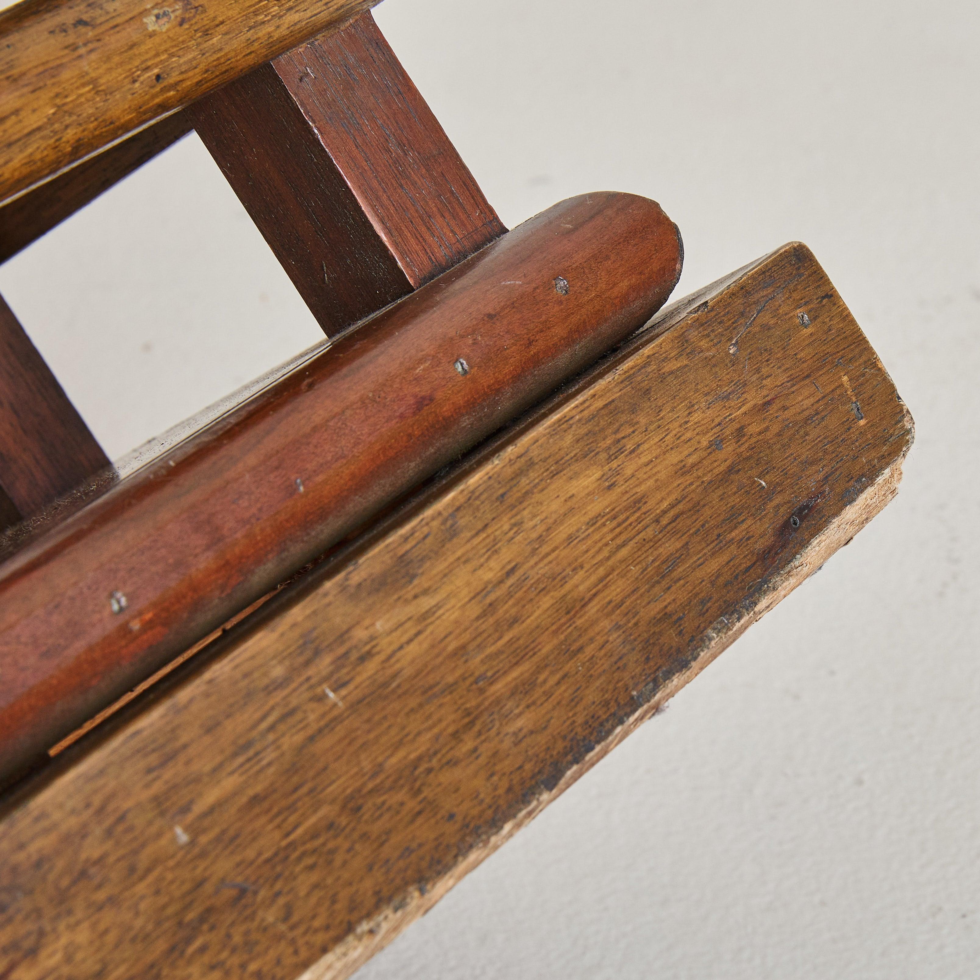 Taburete acentuado Art Decó italiano con cojín rojo, años 60 en venta 1