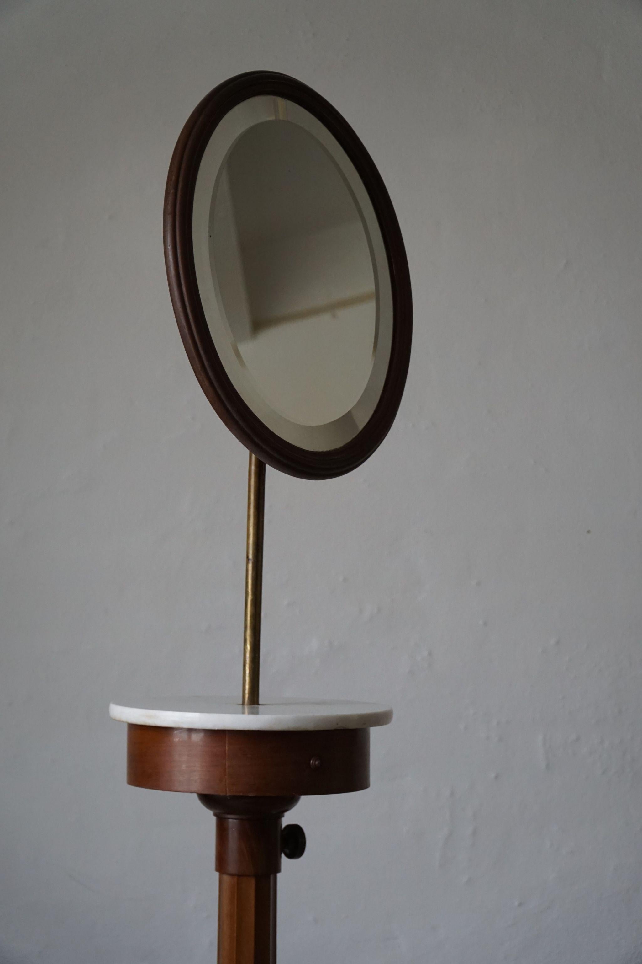 Italian Art Deco Adjustable Pedistal Mirror in Walnut, Late Empire Style, 1940s In Good Condition In Odense, DK