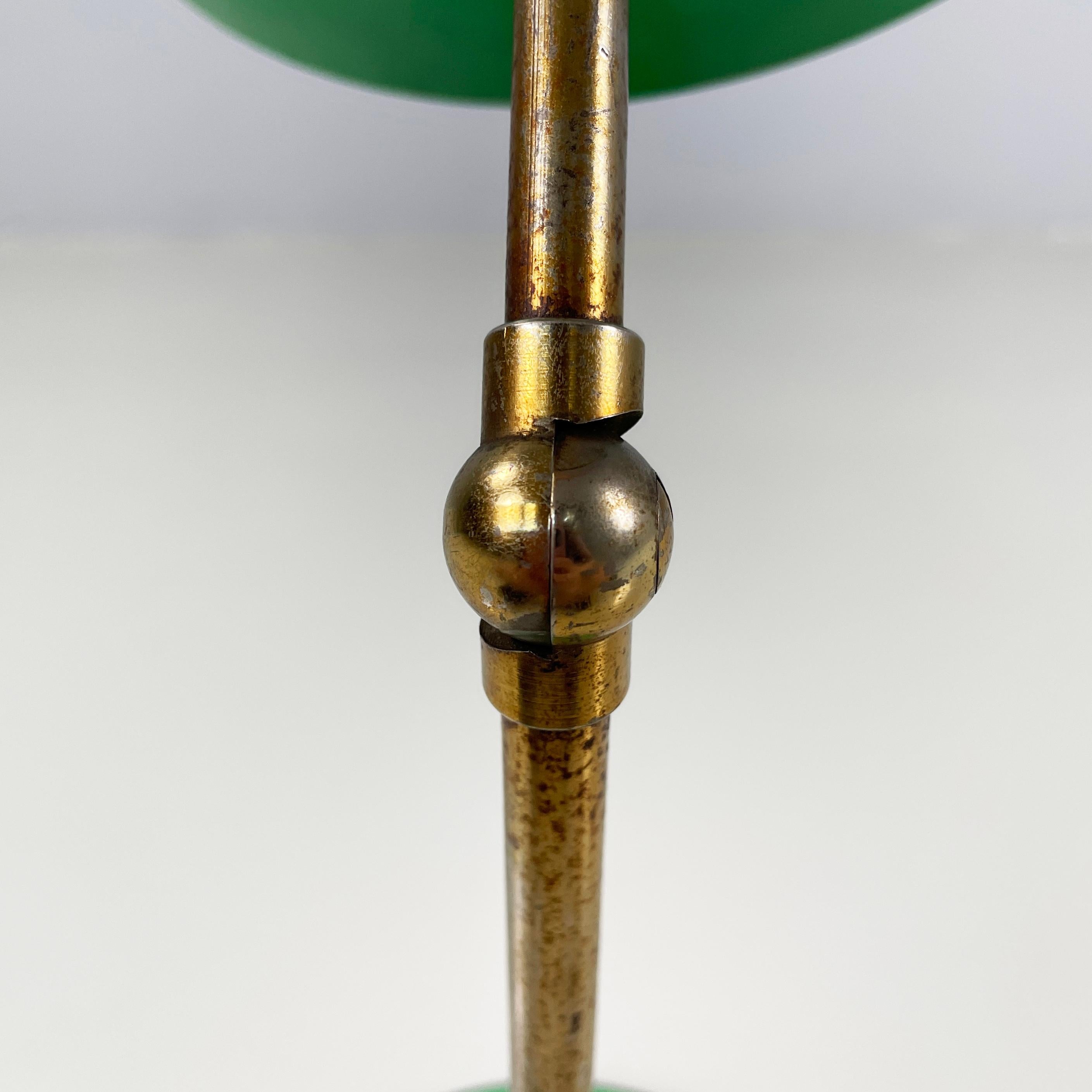 Lampe de table Art déco italienne réglable en laiton et métal vert, années 1950 en vente 10