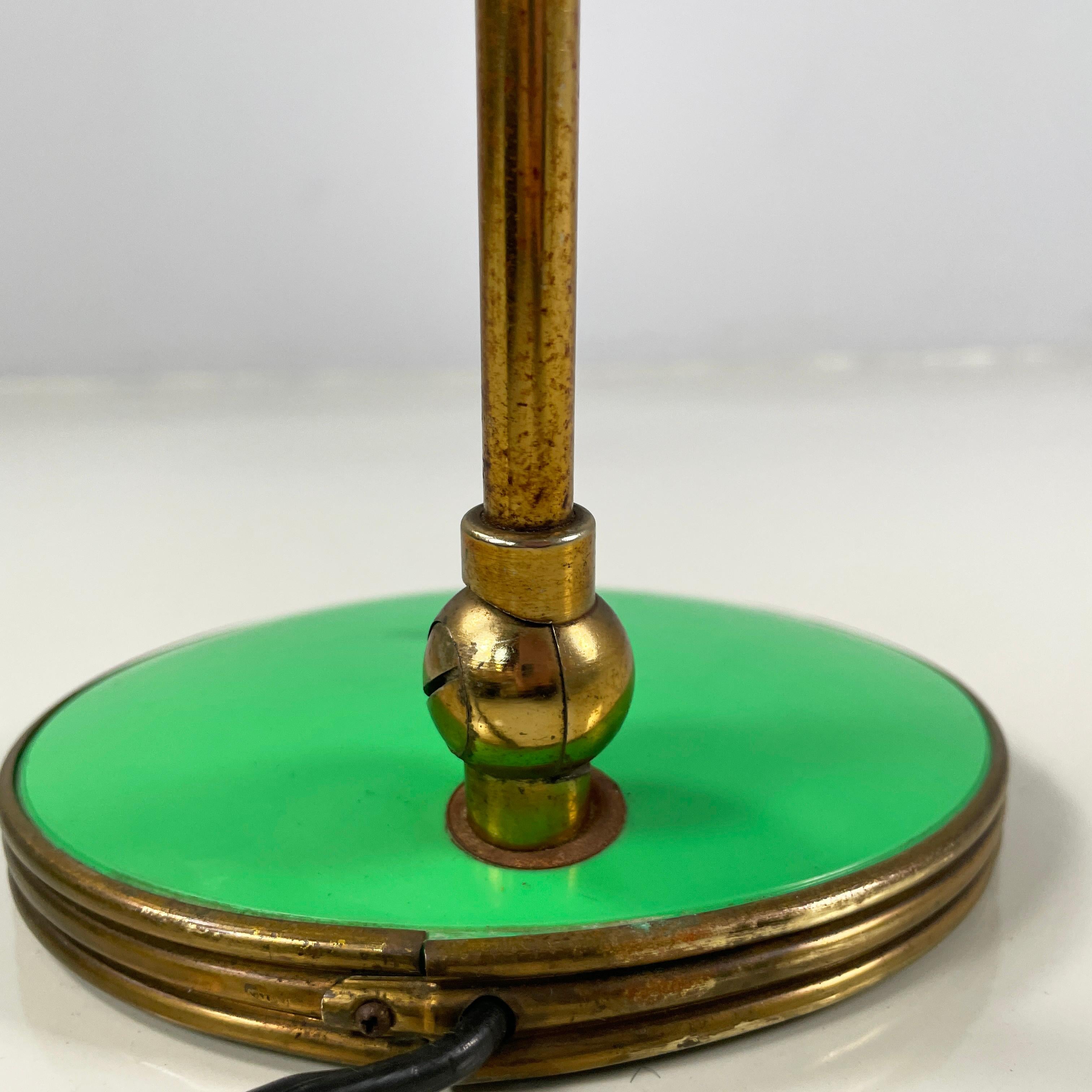 Lampe de table Art déco italienne réglable en laiton et métal vert, années 1950 en vente 12